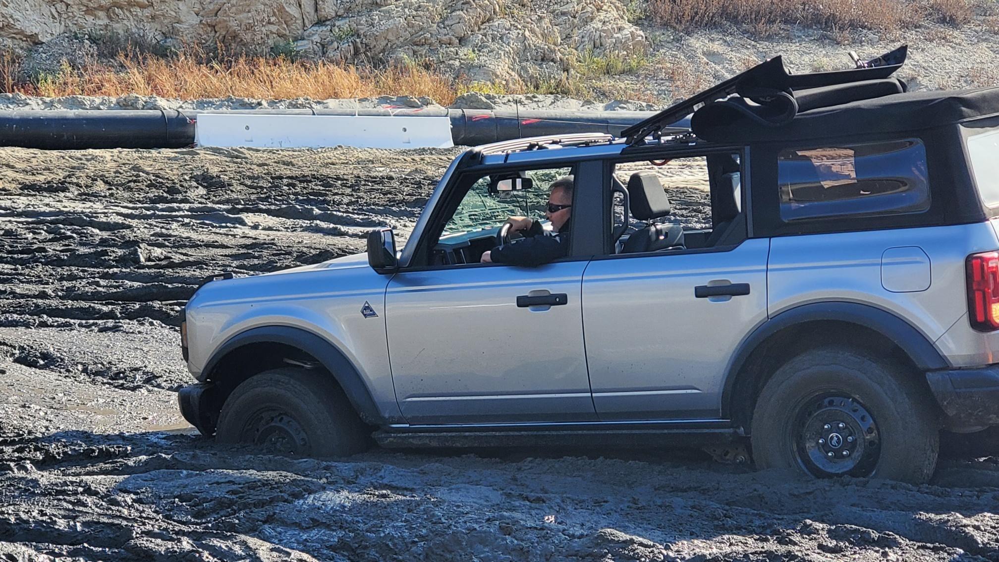Ford Bronco ICONIC SILVER Bronco Club bao_stuck_in_mud