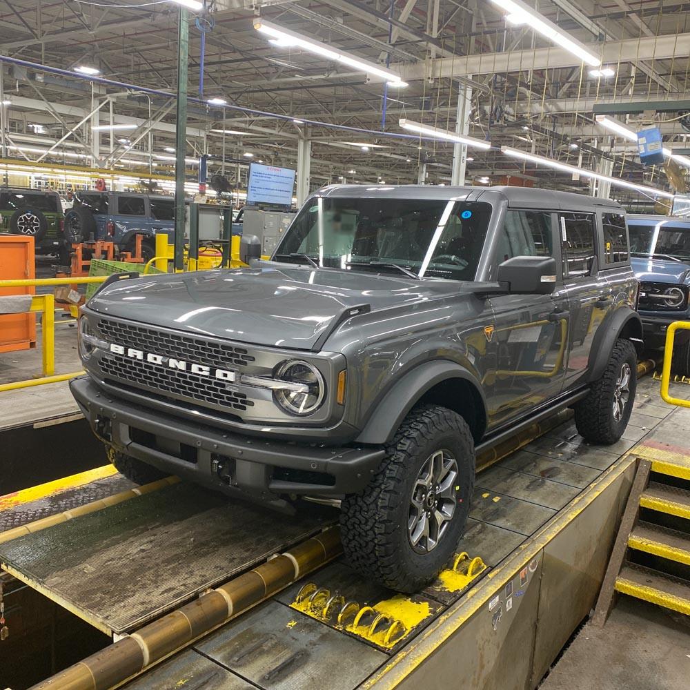 Ford Bronco CARBONIZED GRAY Bronco Club 4F8E6EB2-9A4B-4A5A-9AA0-0441169364EC