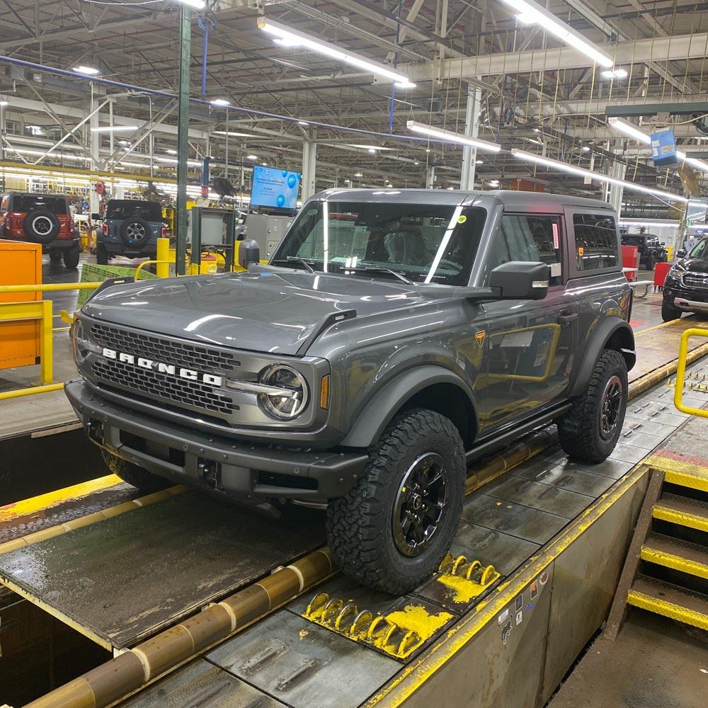 Ford Bronco CARBONIZED GRAY Bronco Club bronco assembly line