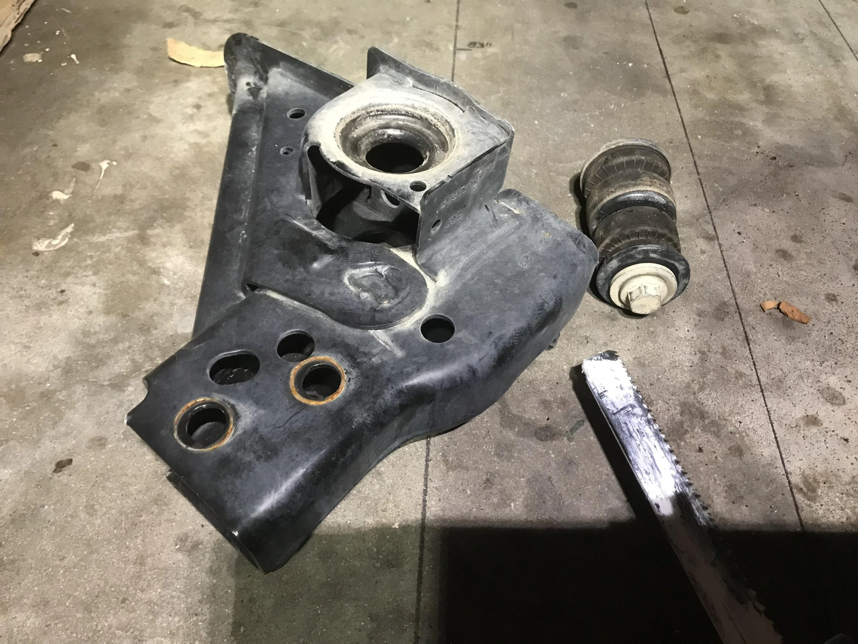 Ford Bronco Front body mount bolt sheered? 1C32AEEA-6138-4EBA-9A18-D9E5D8C3AC68