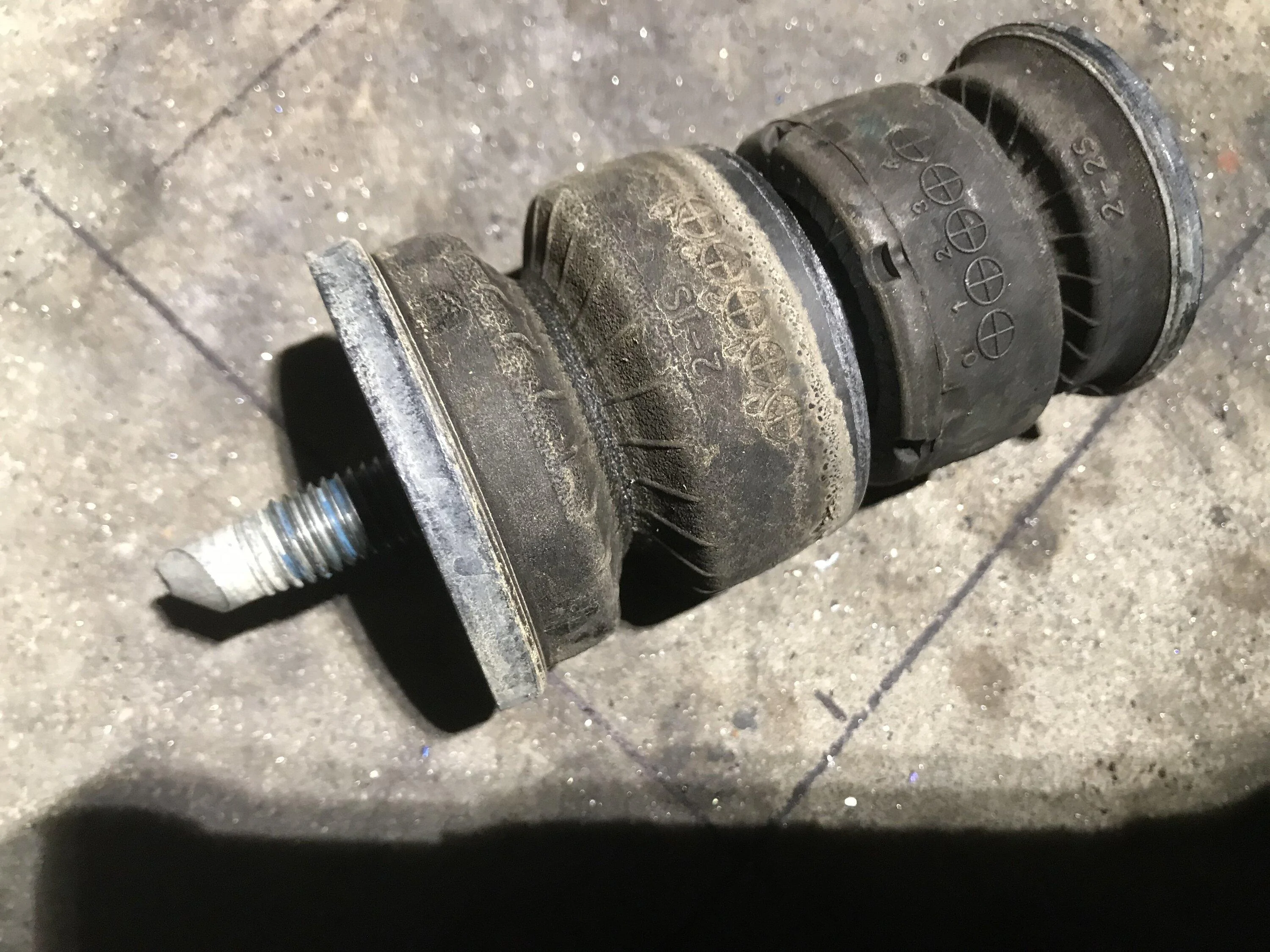 Ford Bronco Front body mount bolt sheered? 28D85742-4929-4D1B-B273-5495CAA1A6AE