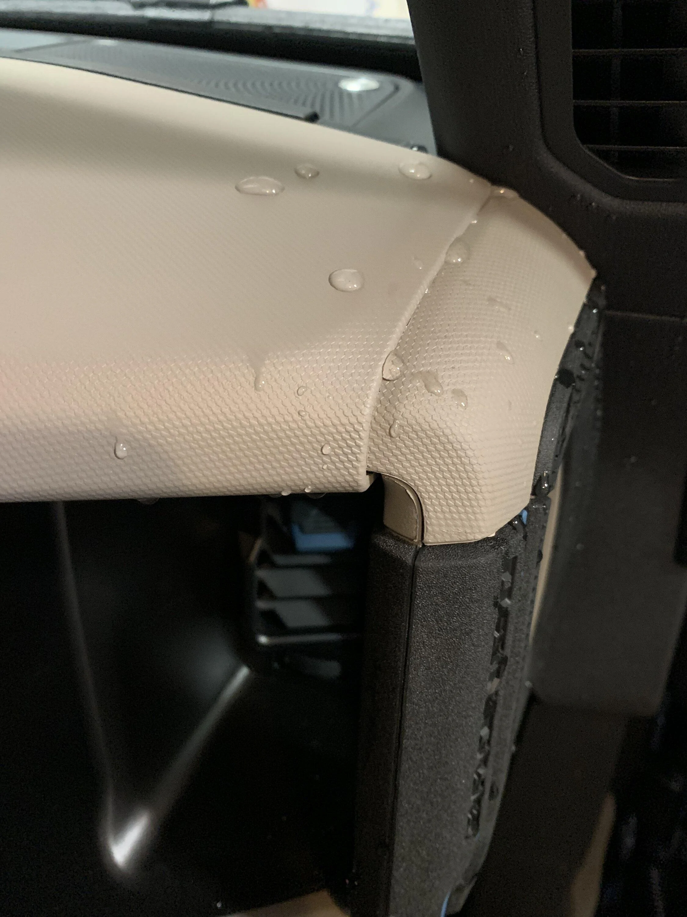 Ford Bronco MIC 2.0 leaking into A pillar trim 3AFC0057-9FBE-480E-8CEE-D4121E708EC2