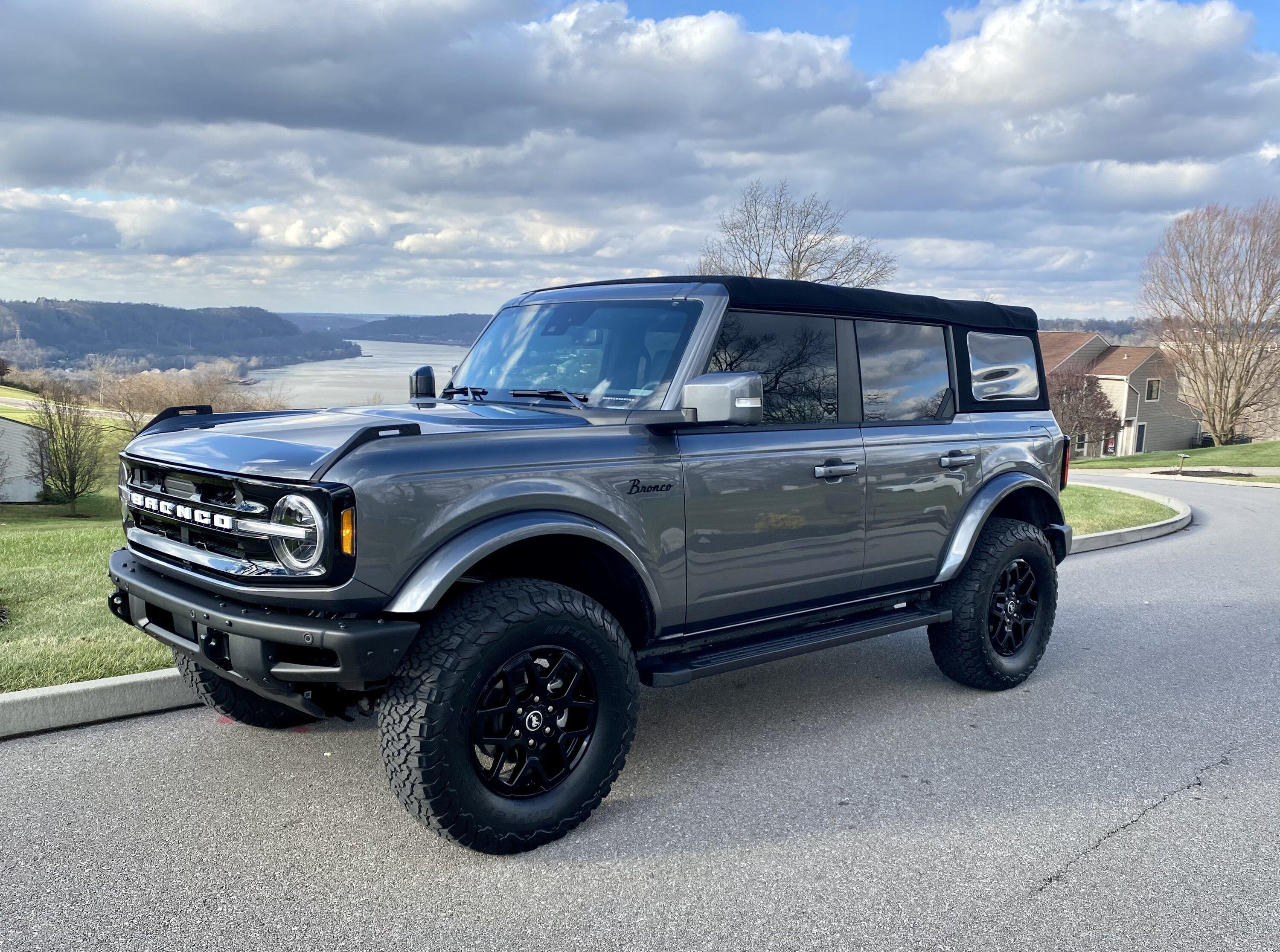 Ford Bronco CARBONIZED GRAY Bronco Club IMG_5891