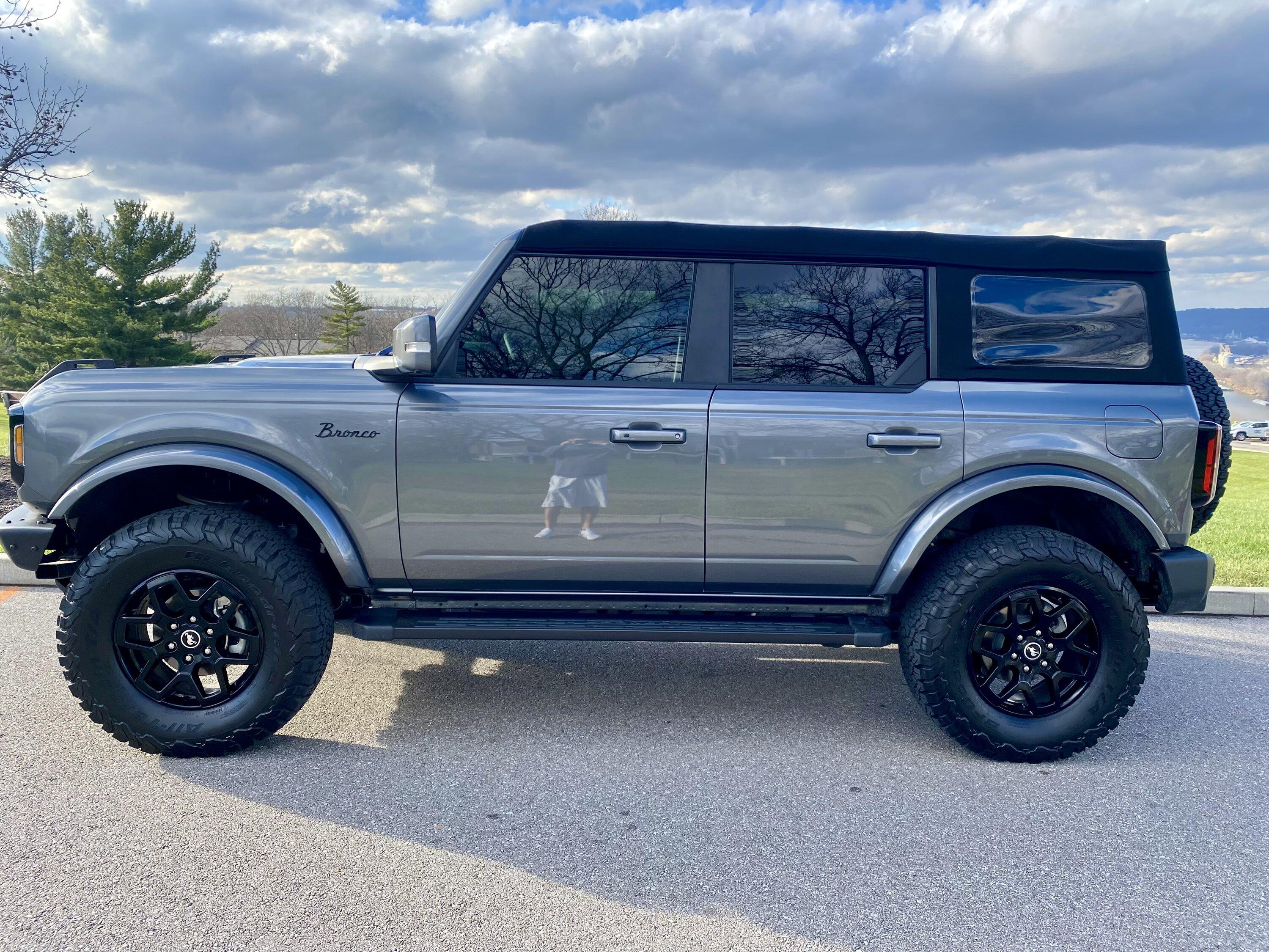 Ford Bronco CARBONIZED GRAY Bronco Club IMG_5894