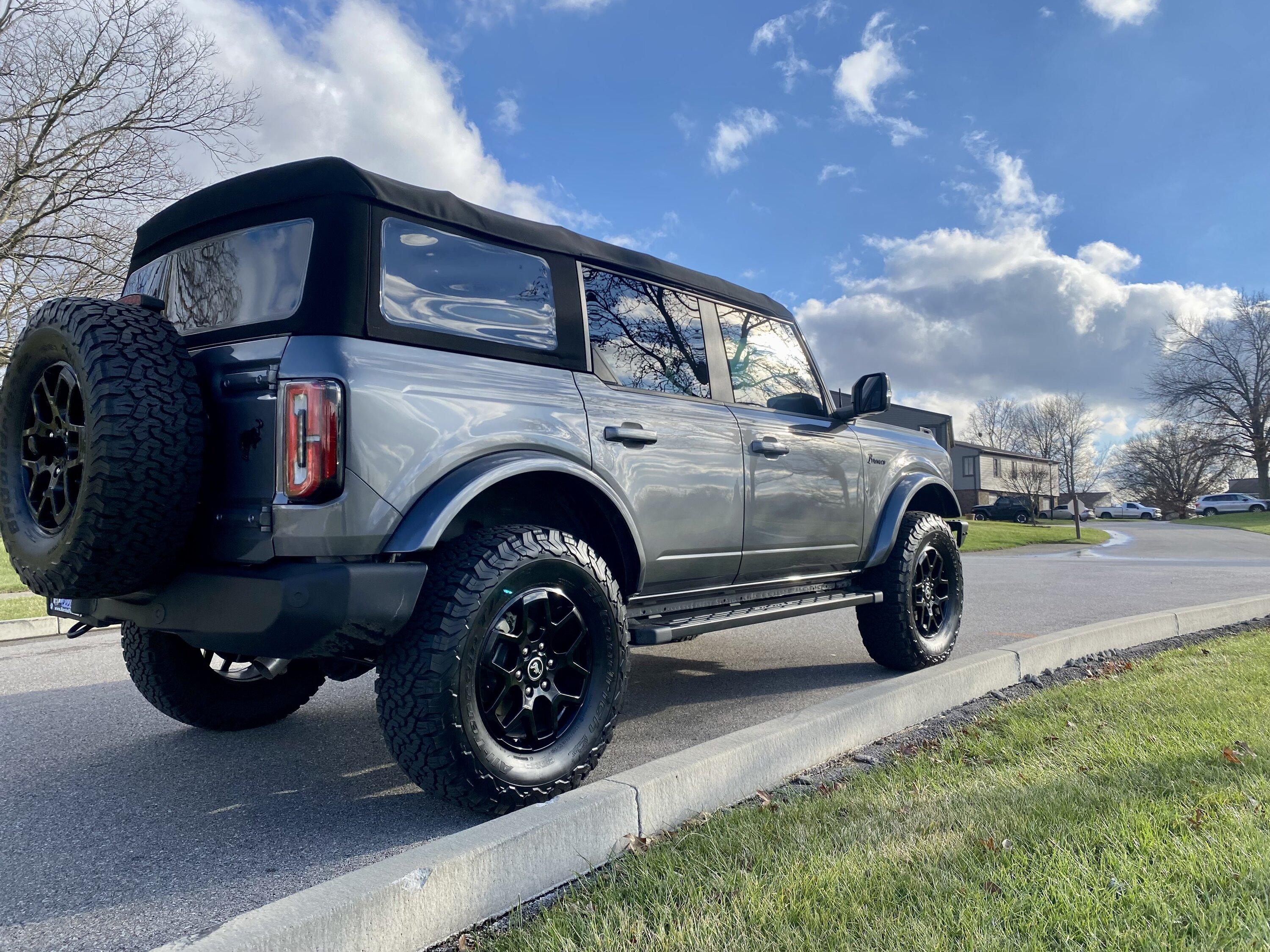 Ford Bronco CARBONIZED GRAY Bronco Club IMG_5896