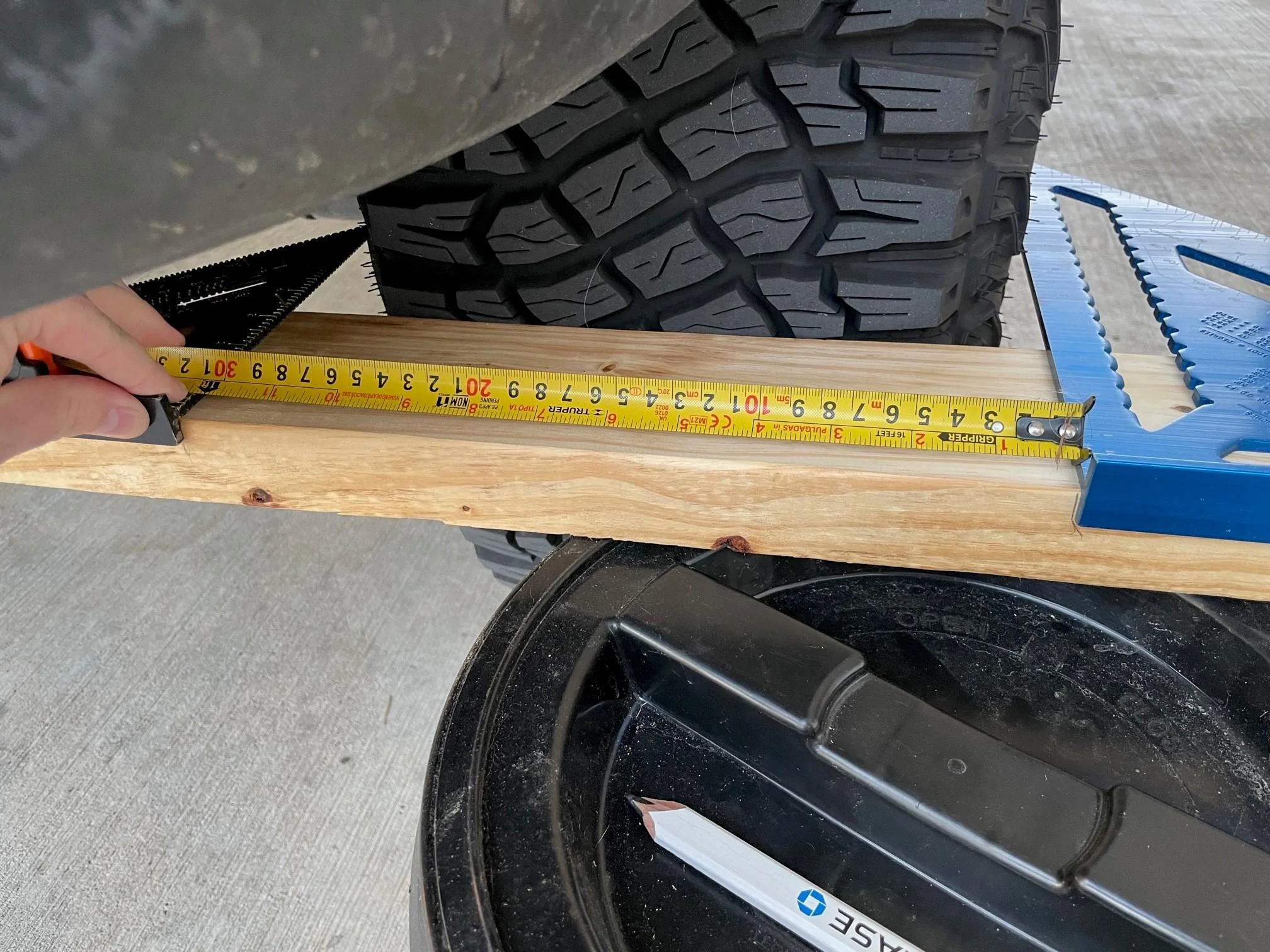 Ford Bronco LT315/70R17 ? Tire1