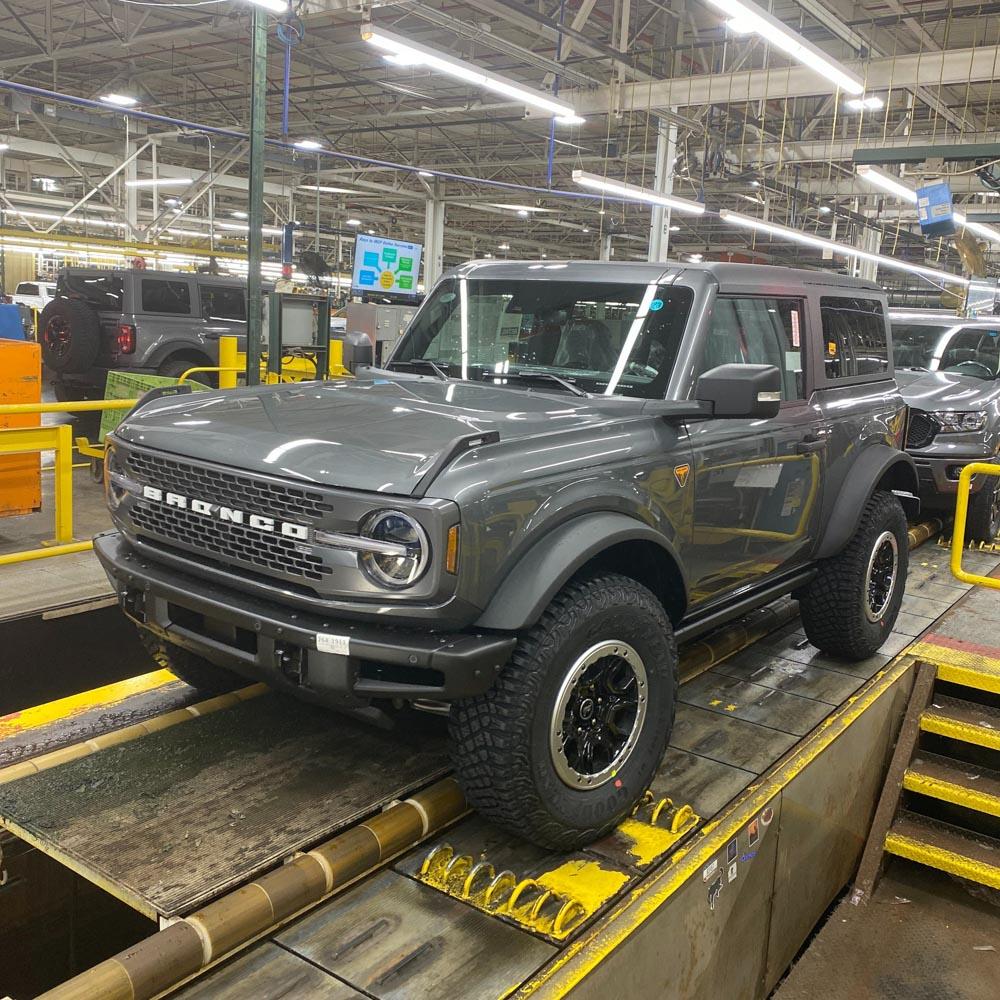 Ford Bronco CARBONIZED GRAY Bronco Club Squatch