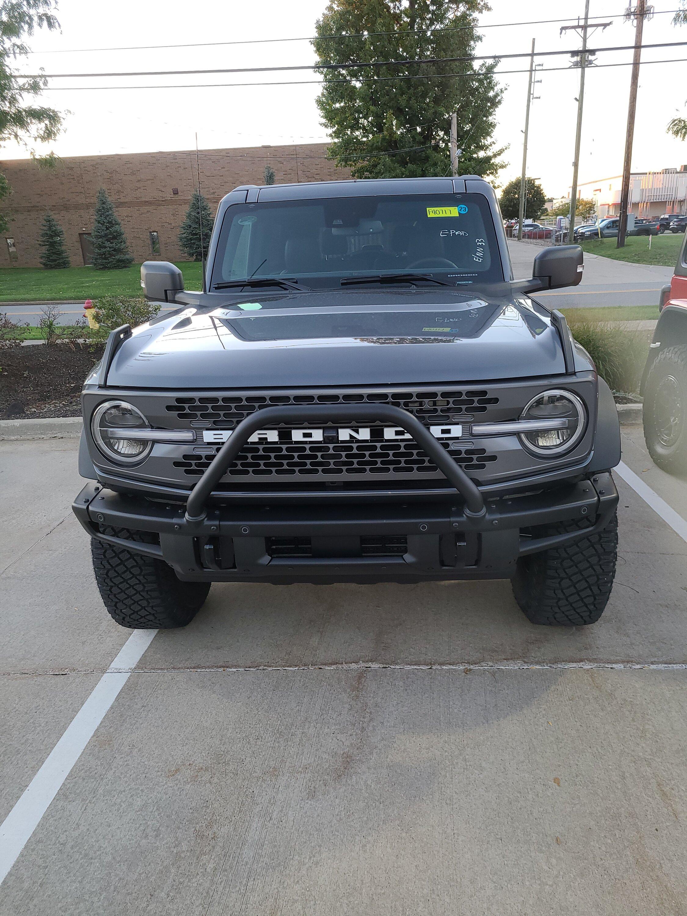 Ford Bronco CARBONIZED GRAY Bronco Club 20220929_190516