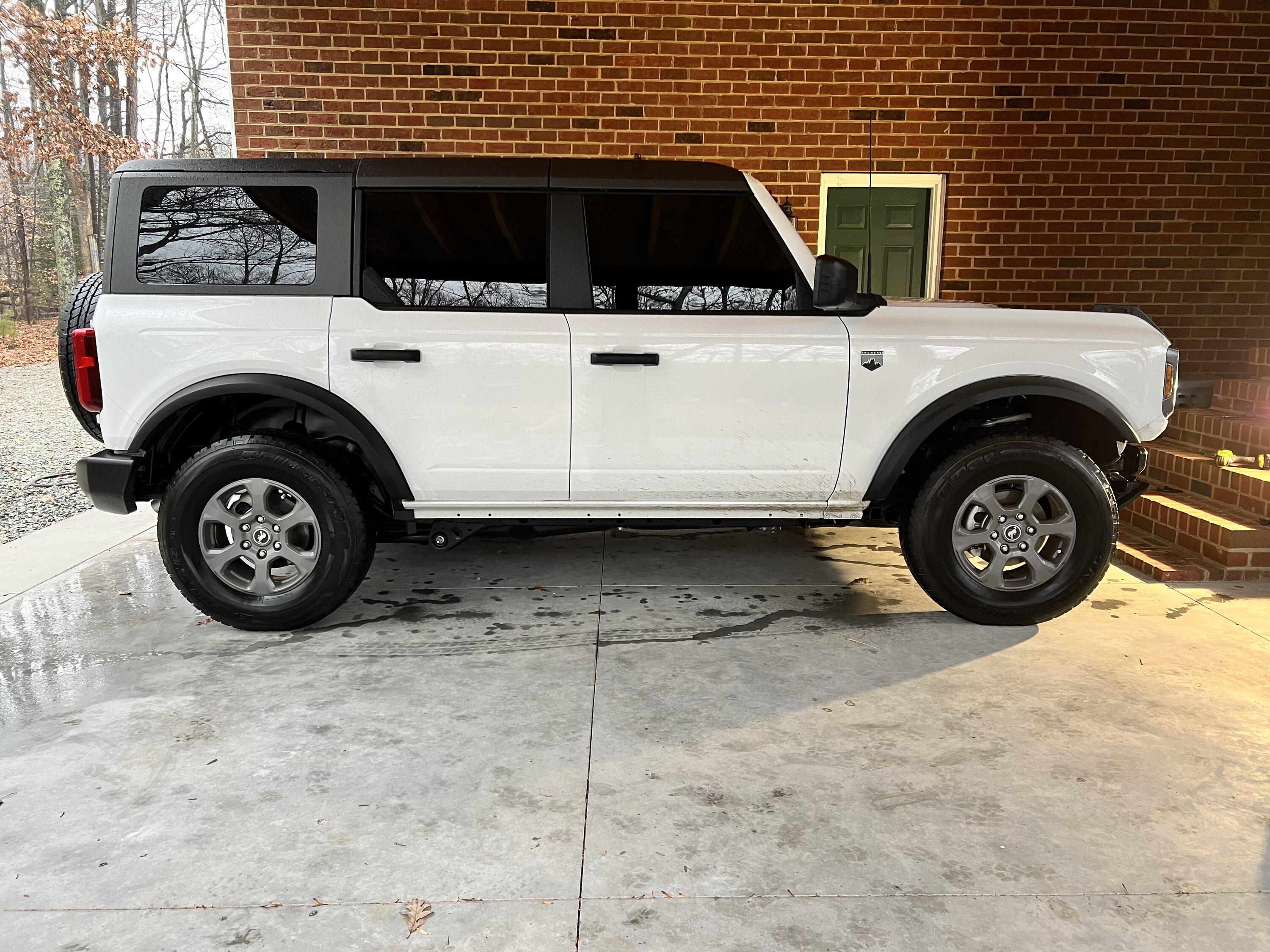 Ford Bronco OXFORD WHITE Bronco Club 84BDACFA-E69F-4856-A02E-7A39D0AAED9E