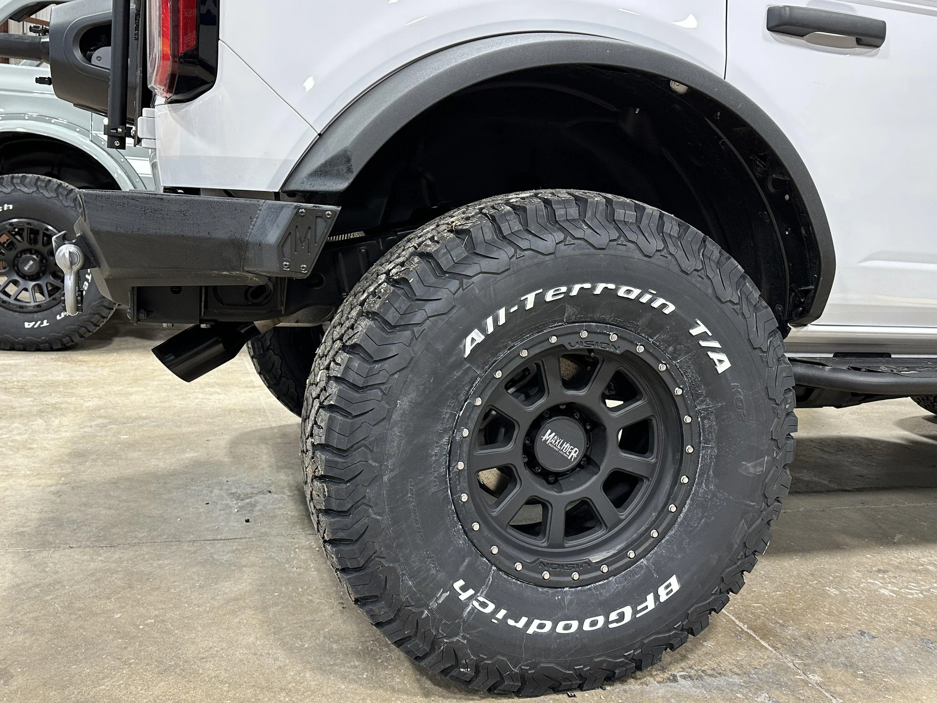 Ford Bronco Maxlider Rear Bumper Pics? IMG_6157