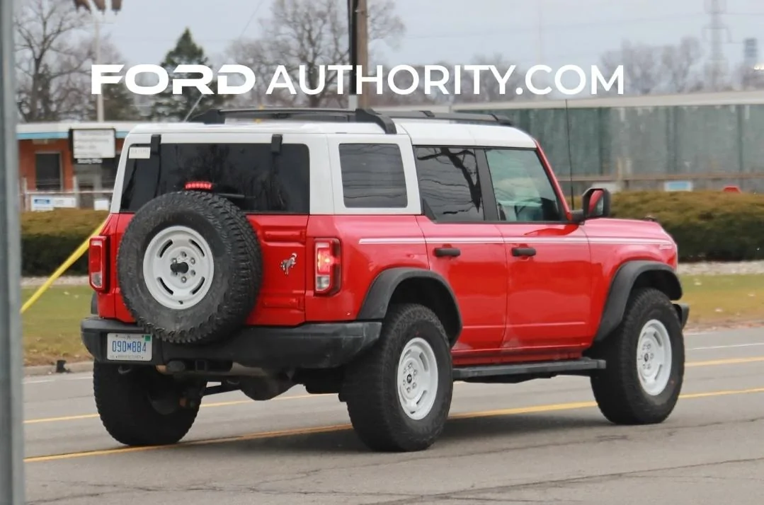 Ford Bronco Race Red Heritage Bronco 4DR Screenshot_20221217_092650_Gallery