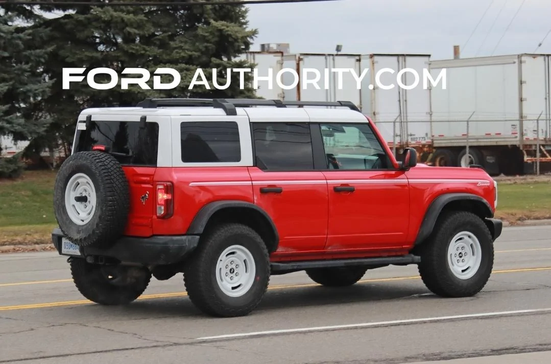 Ford Bronco Race Red Heritage Bronco 4DR Screenshot_20221217_092659_Gallery