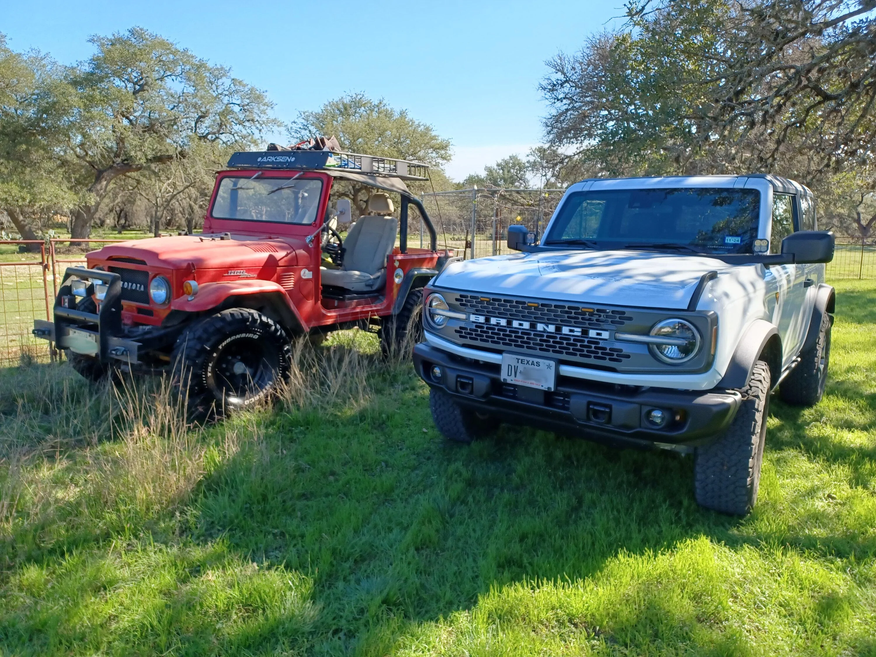 Ford Bronco 22 Badlands vs FJ40 seebas_christmas_party_22_2