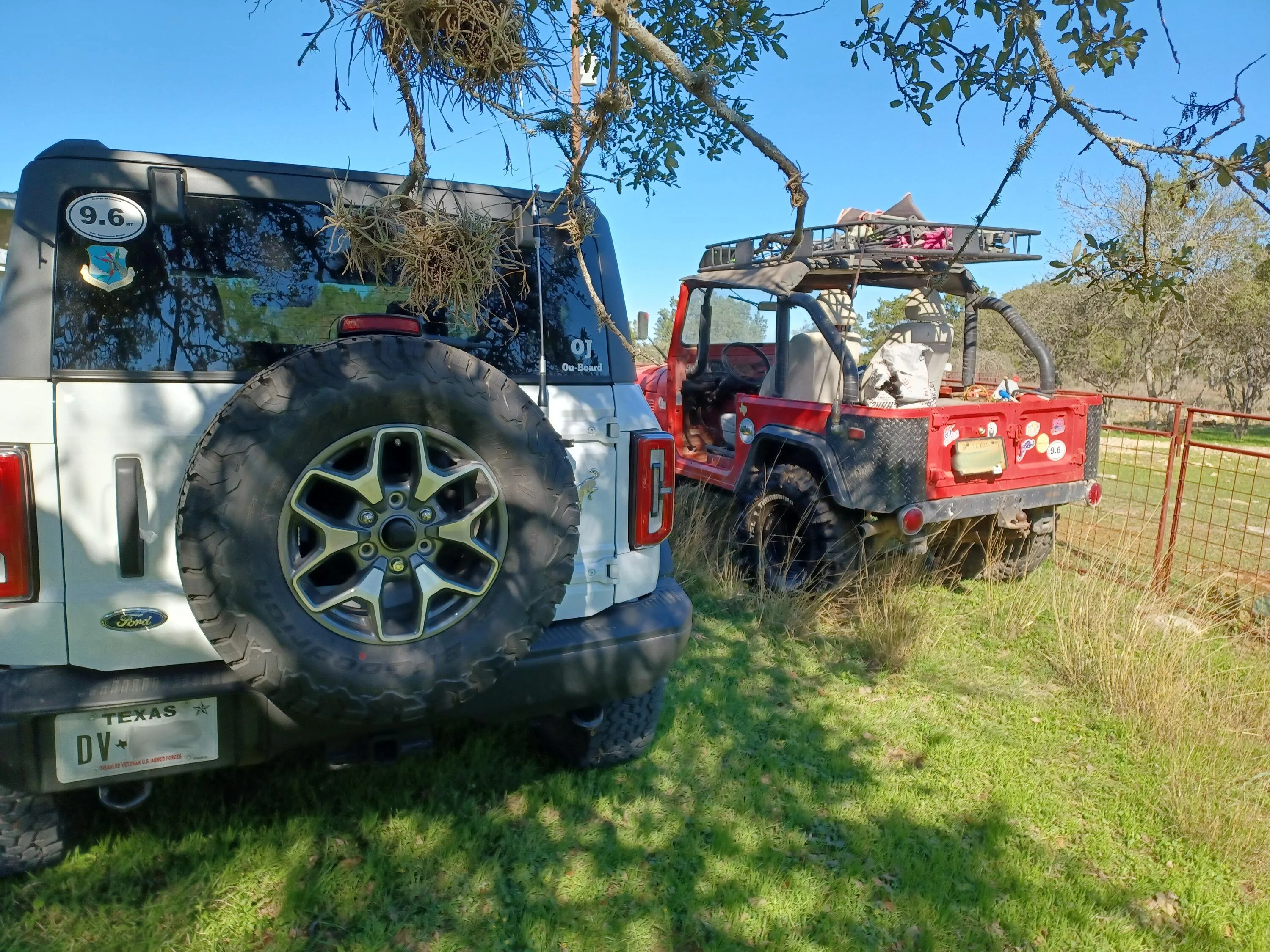 Ford Bronco 22 Badlands vs FJ40 seebas_christmas_party_22_3