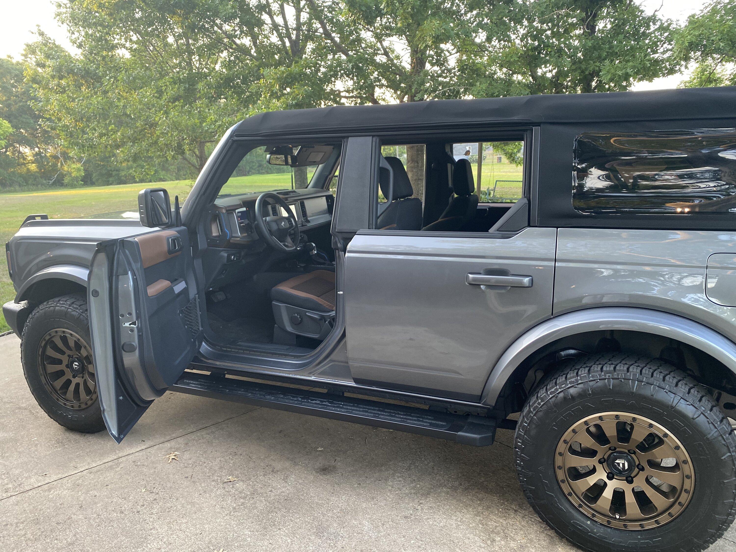 Ford Bronco Change to black and roast color interior combination in aftermarket? 202515DE-CBD5-4044-96CA-16357ACDEA00