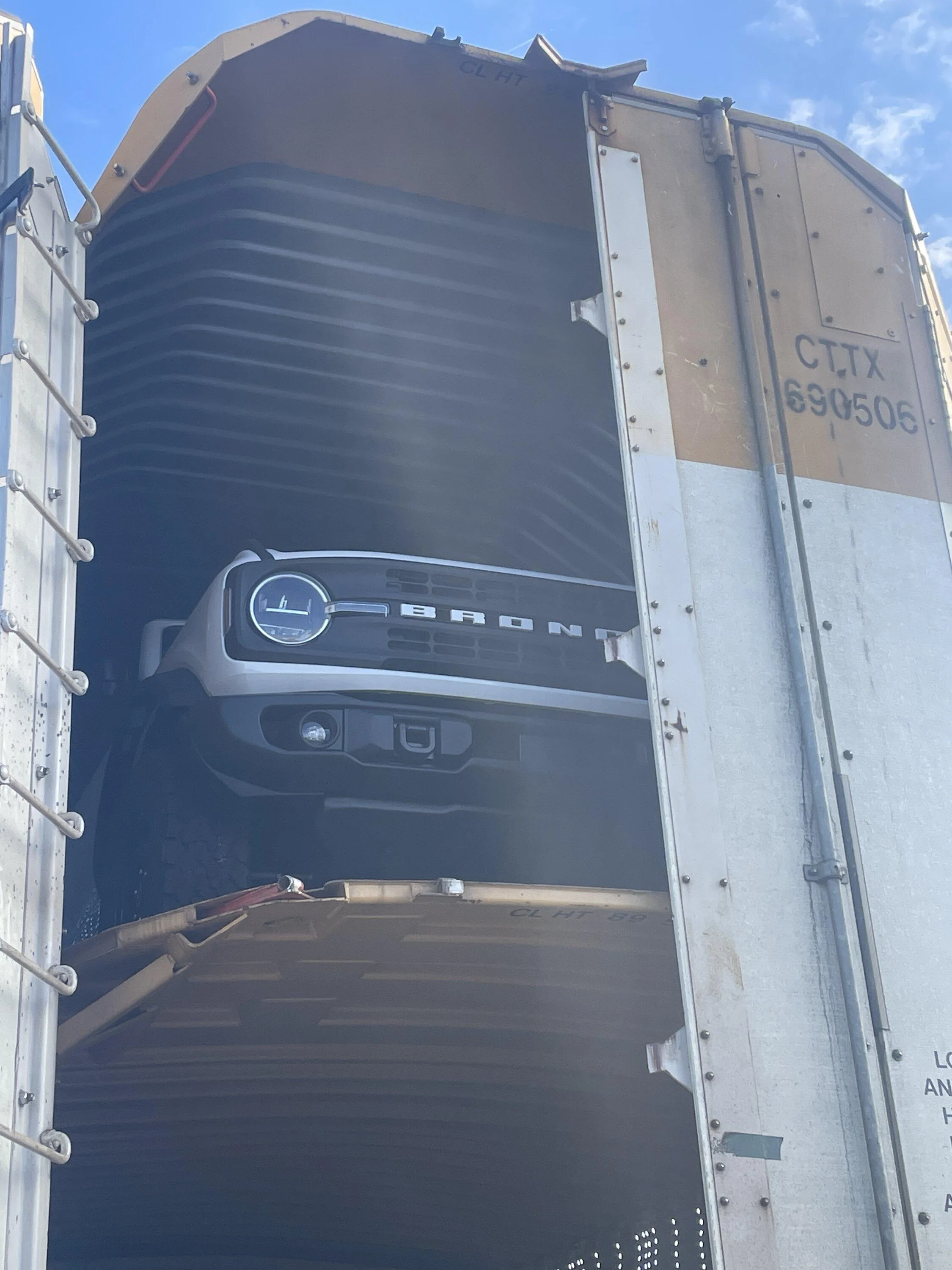 Ford Bronco Railyard Shipping and Bronco Delays explained by a short line railroad conductor 5E2406EB-02BA-425F-948B-A92C662F18D6