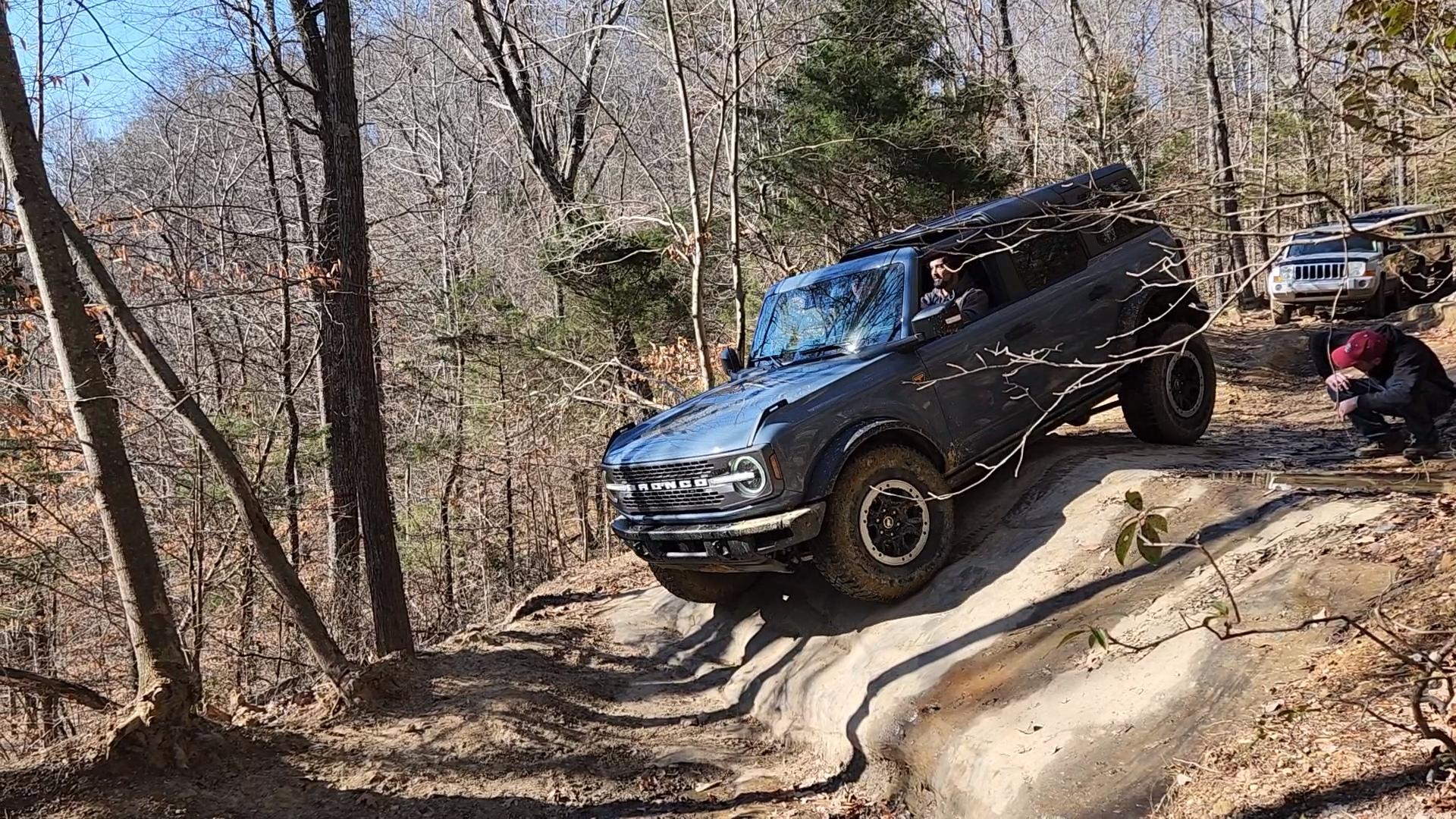 Ford Bronco 2023 Azure Gray Metallic WOLL Badlands Build VideoCapture_20221218-192222
