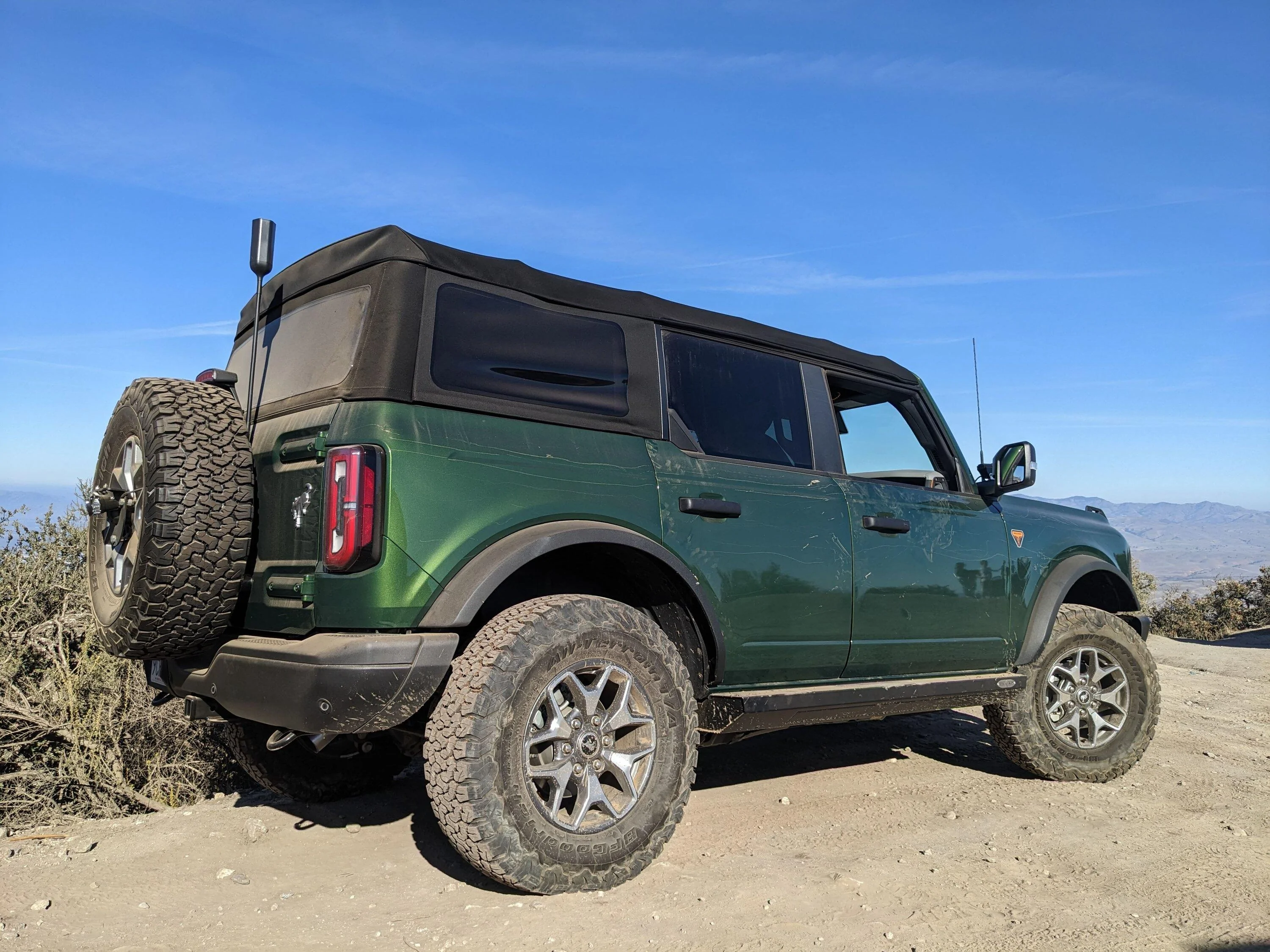 Ford Bronco ERUPTION GREEN Bronco Club menikmati-1