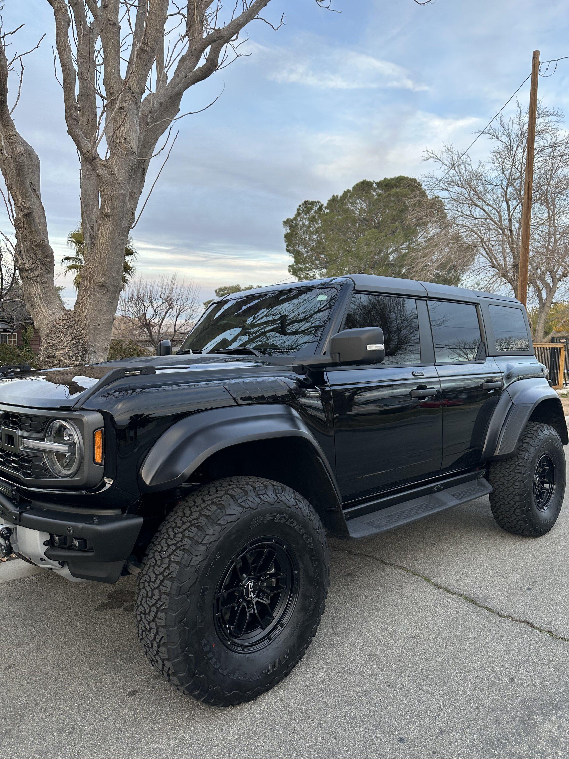 Ford Bronco SHADOW BLACK Bronco RAPTOR Photos Thread D2BEE5F5-D885-4127-BC9F-4DACDBEB6255