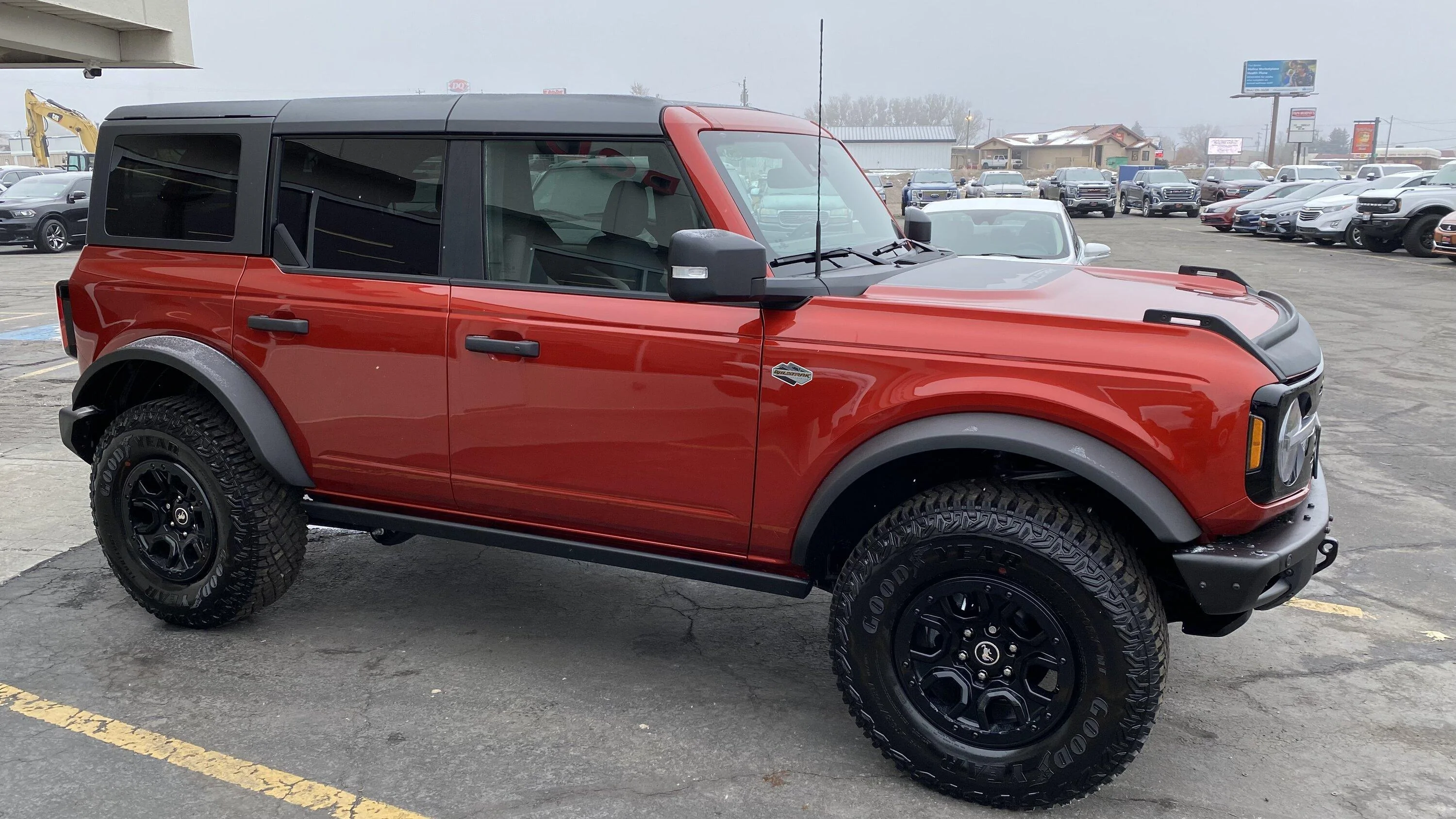 Ford Bronco HOT PEPPER RED Bronco Club FD01053C-73B9-4147-9A6F-AE02FB907BF3
