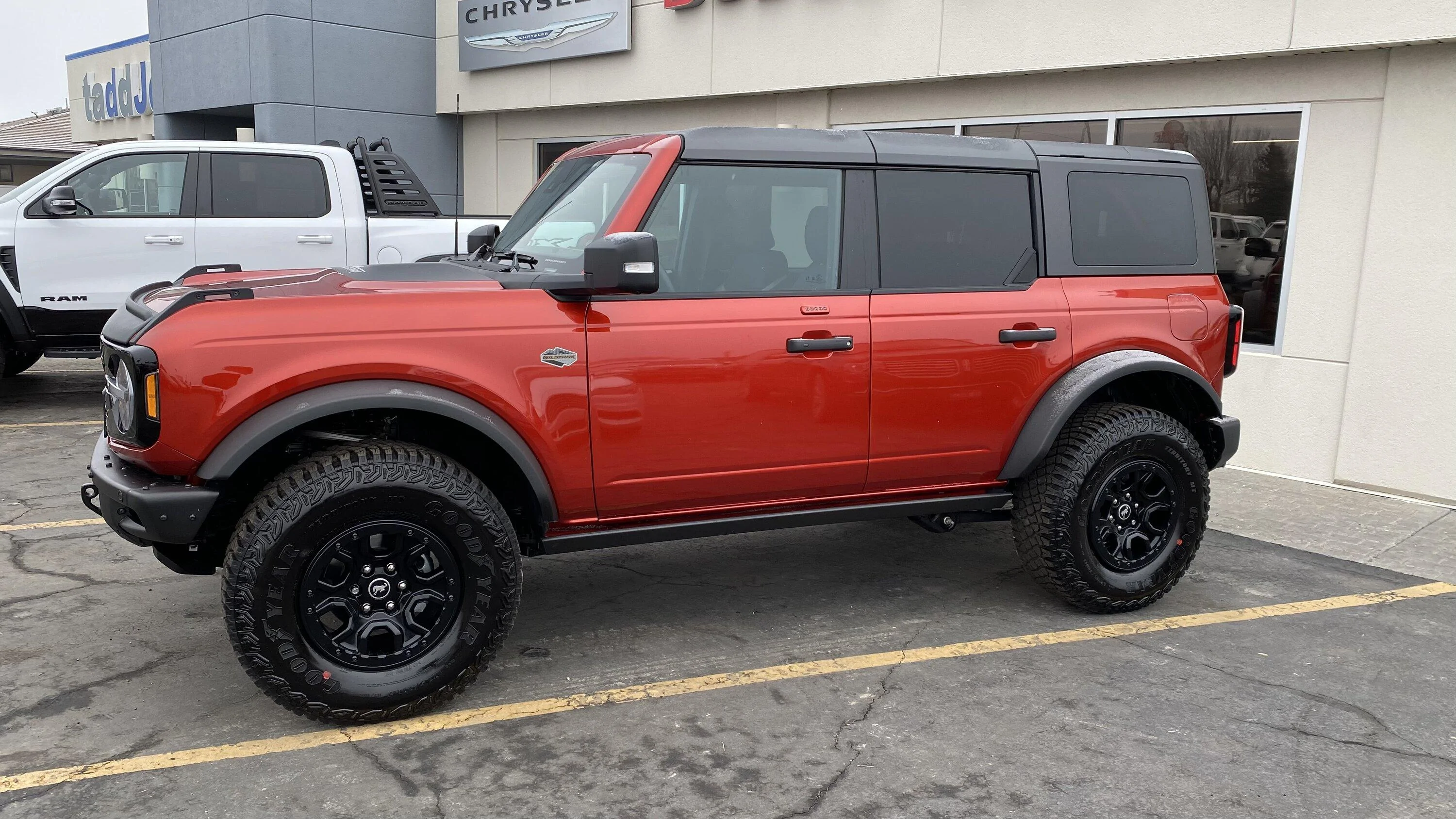 Ford Bronco HOT PEPPER RED Bronco Club E5B2AE48-ABDD-4105-A8CC-FBA25C0B4E0F