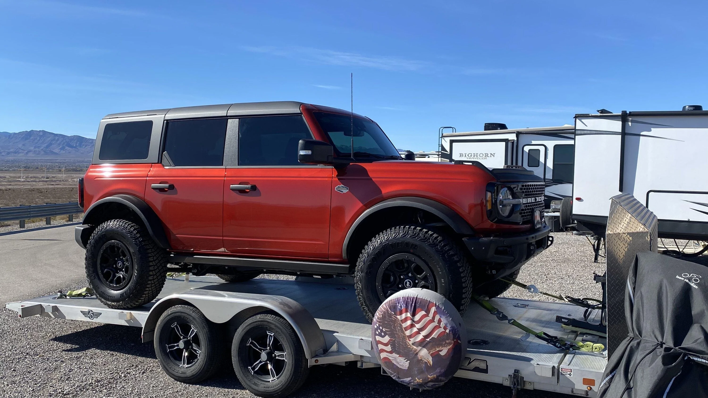 Ford Bronco HOT PEPPER RED Bronco Club 3292E649-0222-4073-83AE-5EAFBA0CE9A3