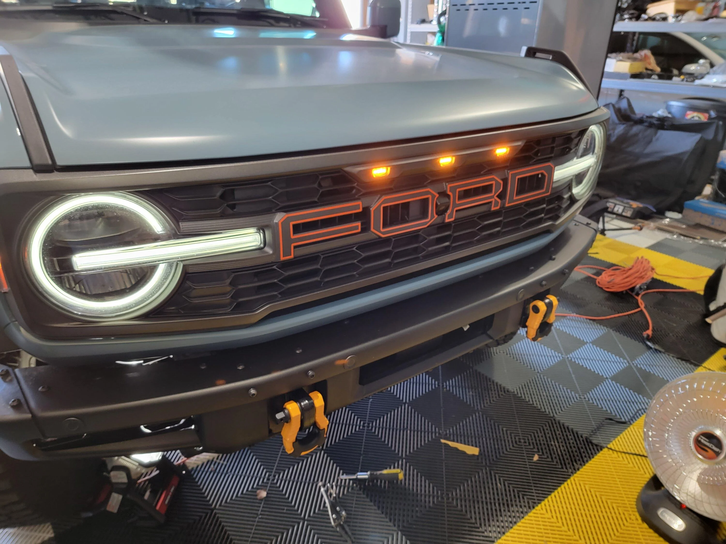 Ford Bronco Bronco Raptor Grill and Bracket Part Numbers ? 20221217_105052