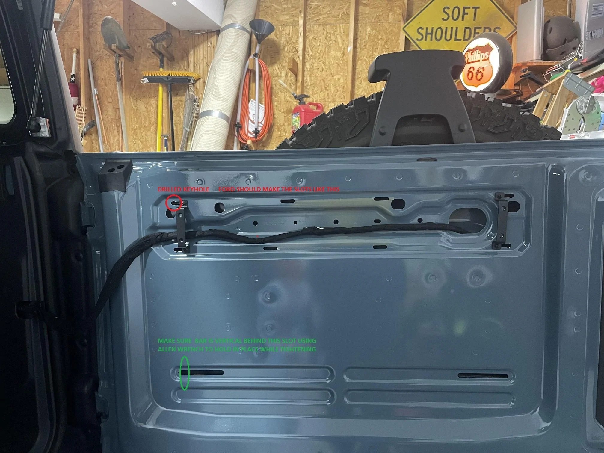 Ford Bronco Tailgate Table DOLKSN "No Drill" <not>, Review 4 keyhol