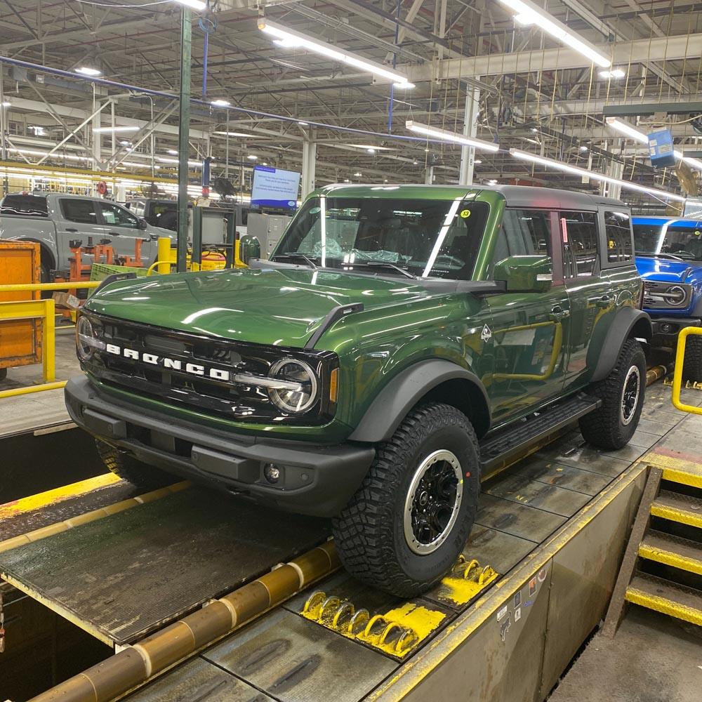 Ford Bronco ERUPTION GREEN Bronco Club 9AC6DEDC-5BF2-48EA-A3E2-659FD8881373