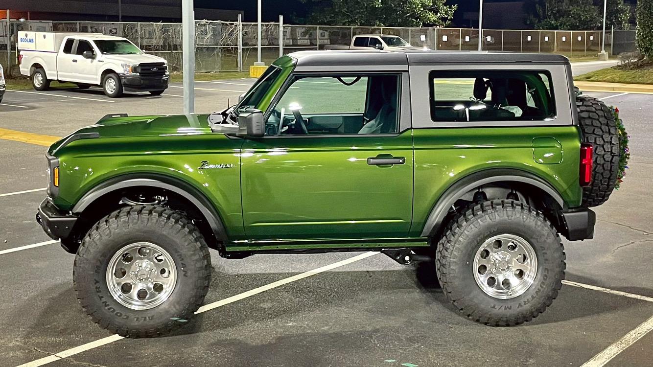 Ford Bronco Retro themed 2Door Eruption Green basequatch progress 759D1529-DB25-4177-B205-32CB171D81EB
