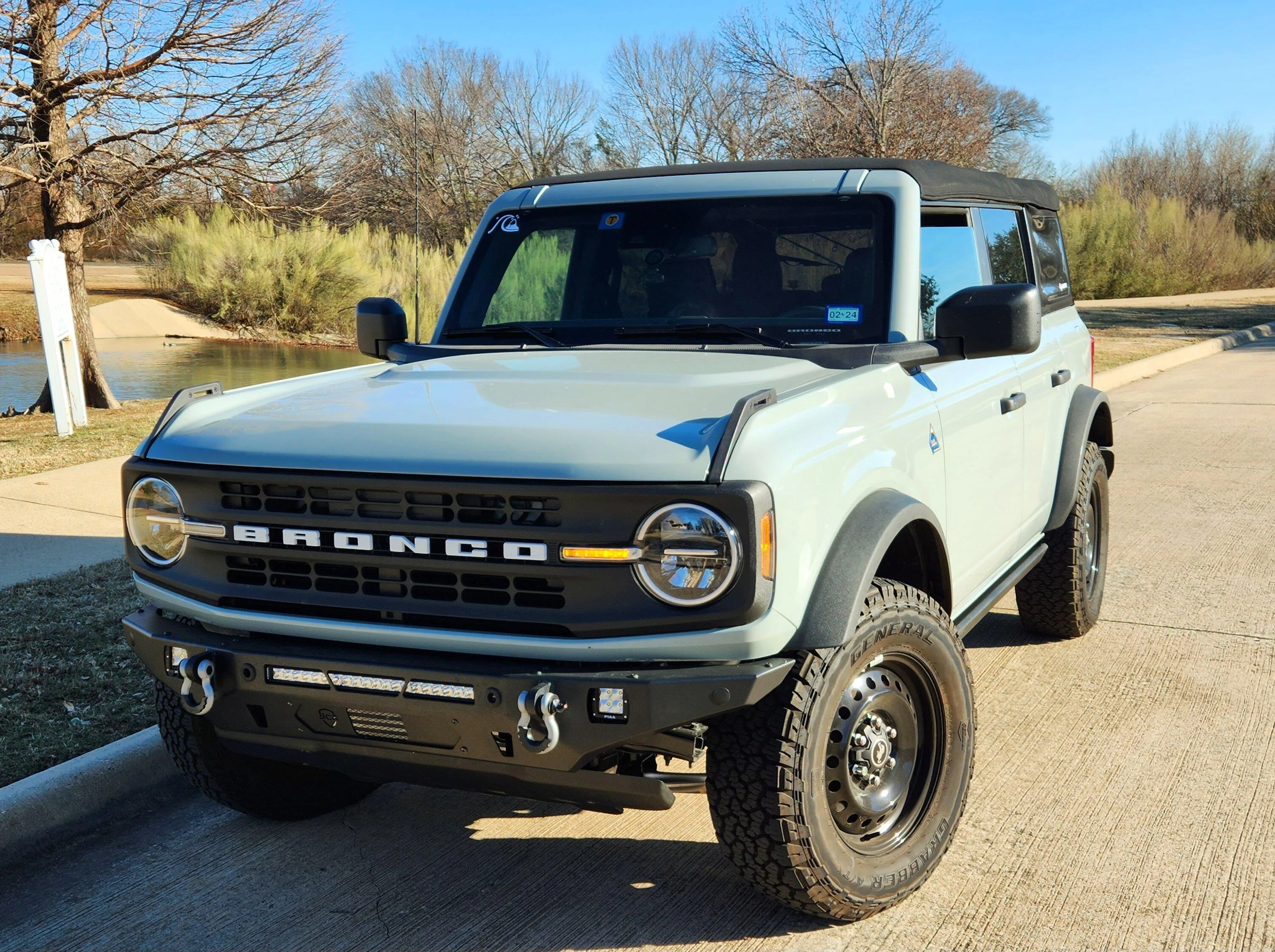 Ford Bronco New bumpers installed w/leds 20221227_145711