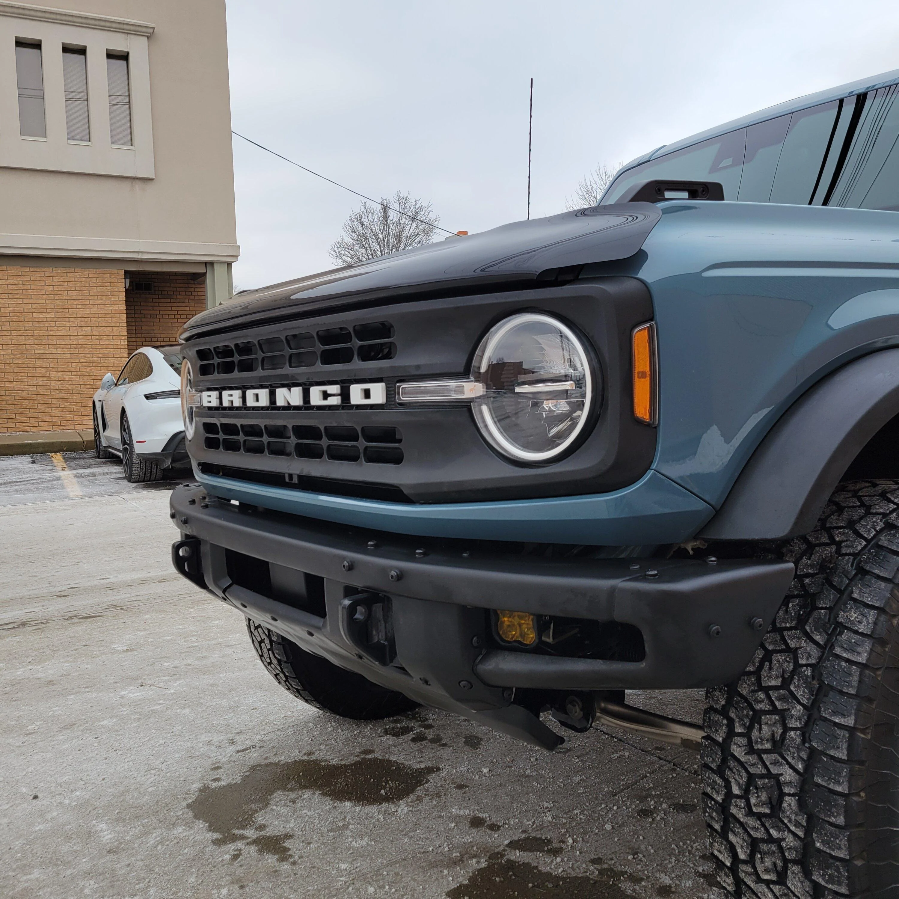Ford Bronco Aeroskin II Hood Deflector Flutter Test 20221227_150243