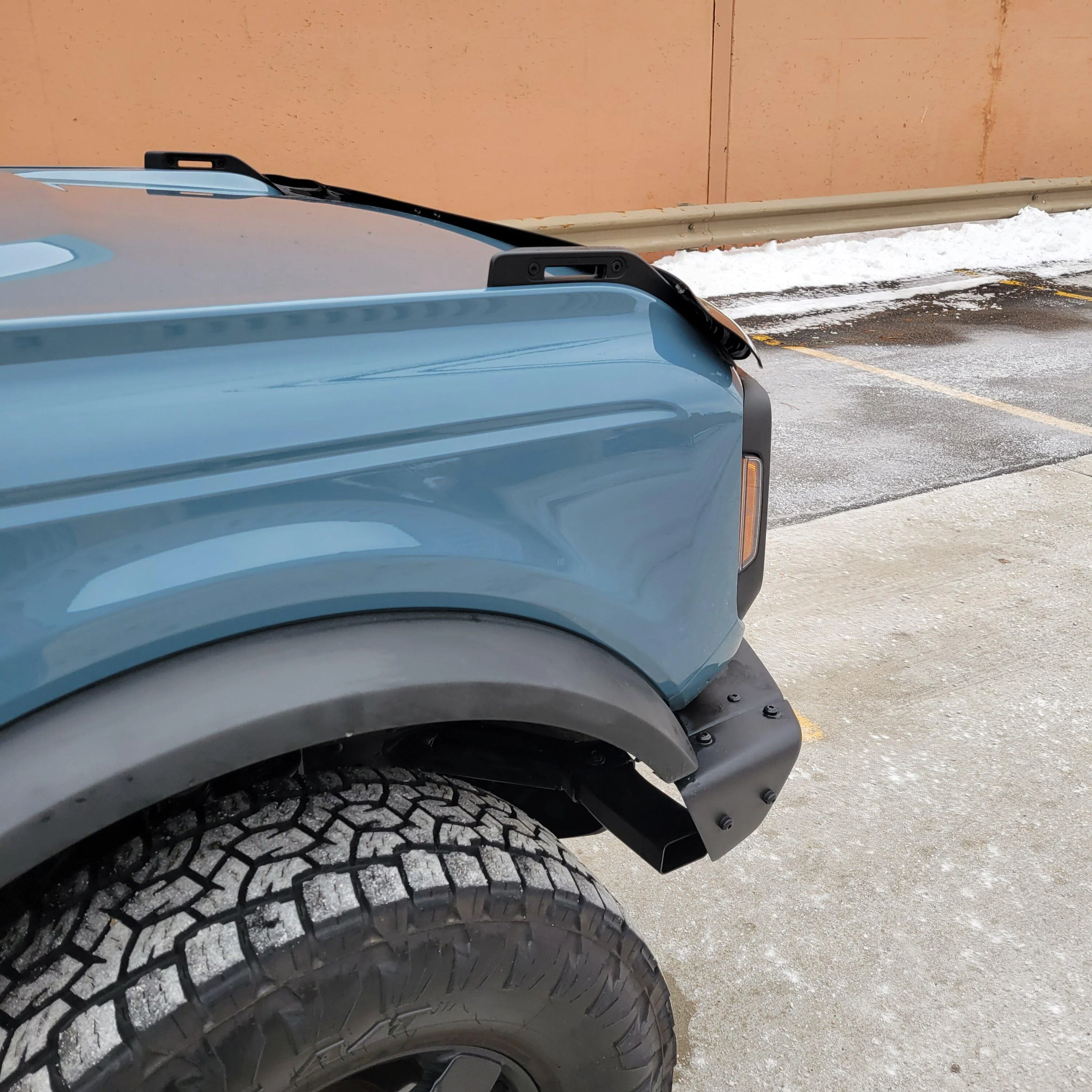 Ford Bronco Aeroskin II Hood Deflector Flutter Test 20221227_150307
