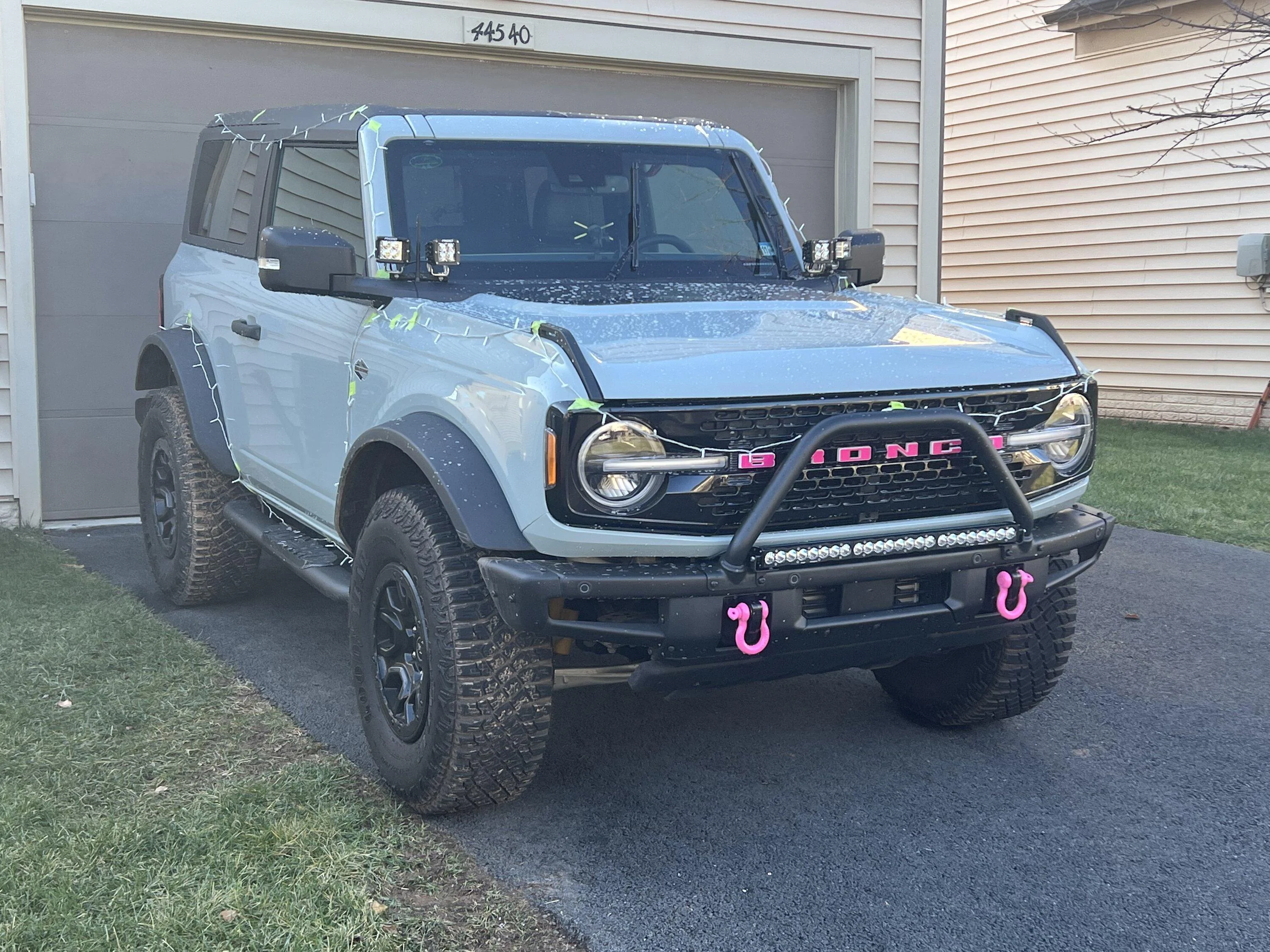 Ford Bronco DV8 Bumper Bar and Light Bar Question 62890614-9582-4387-961B-5CC8F3421FD5
