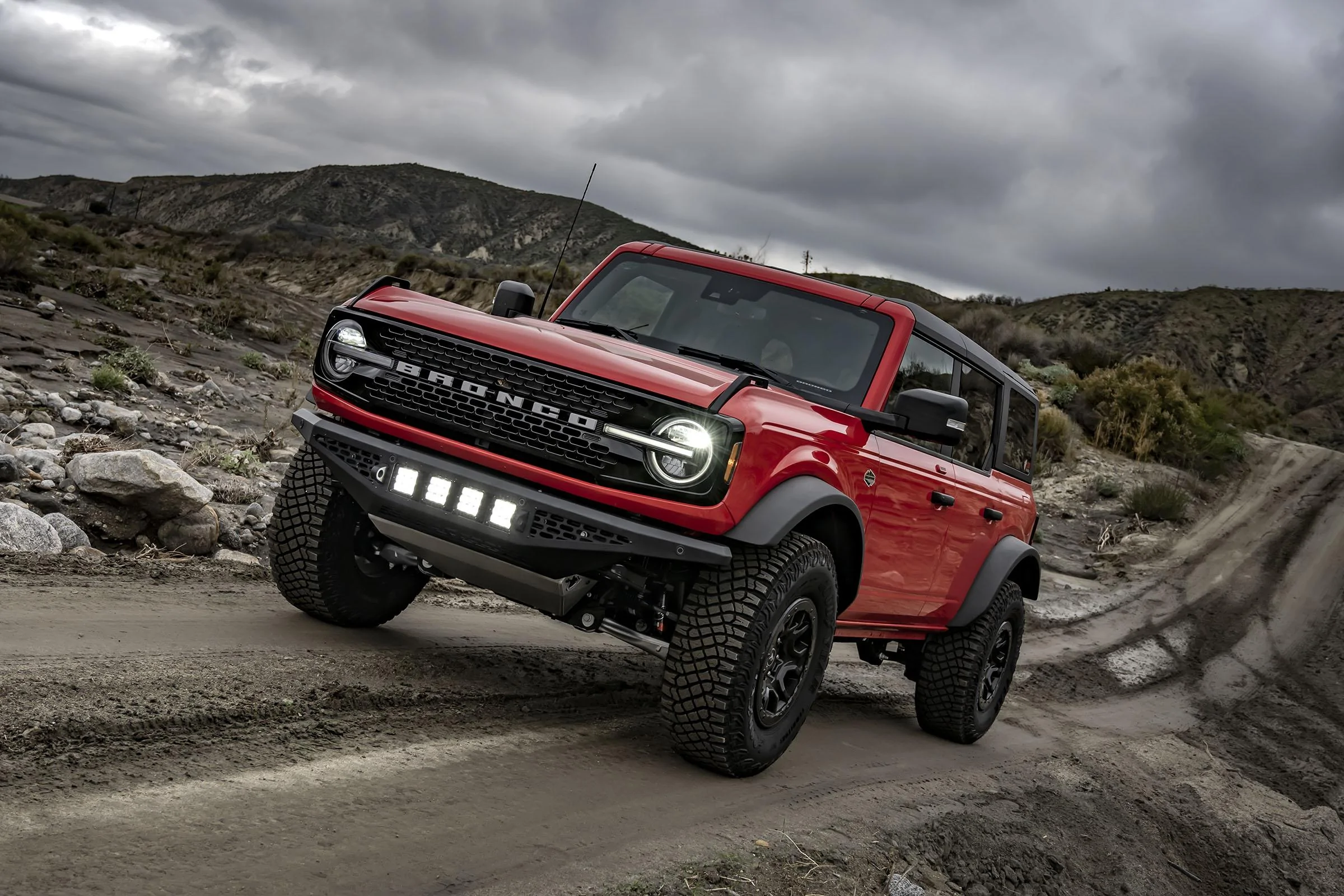Ford Bronco Lobo Off-Road HNT Front Bumper DTS_2506X-2400