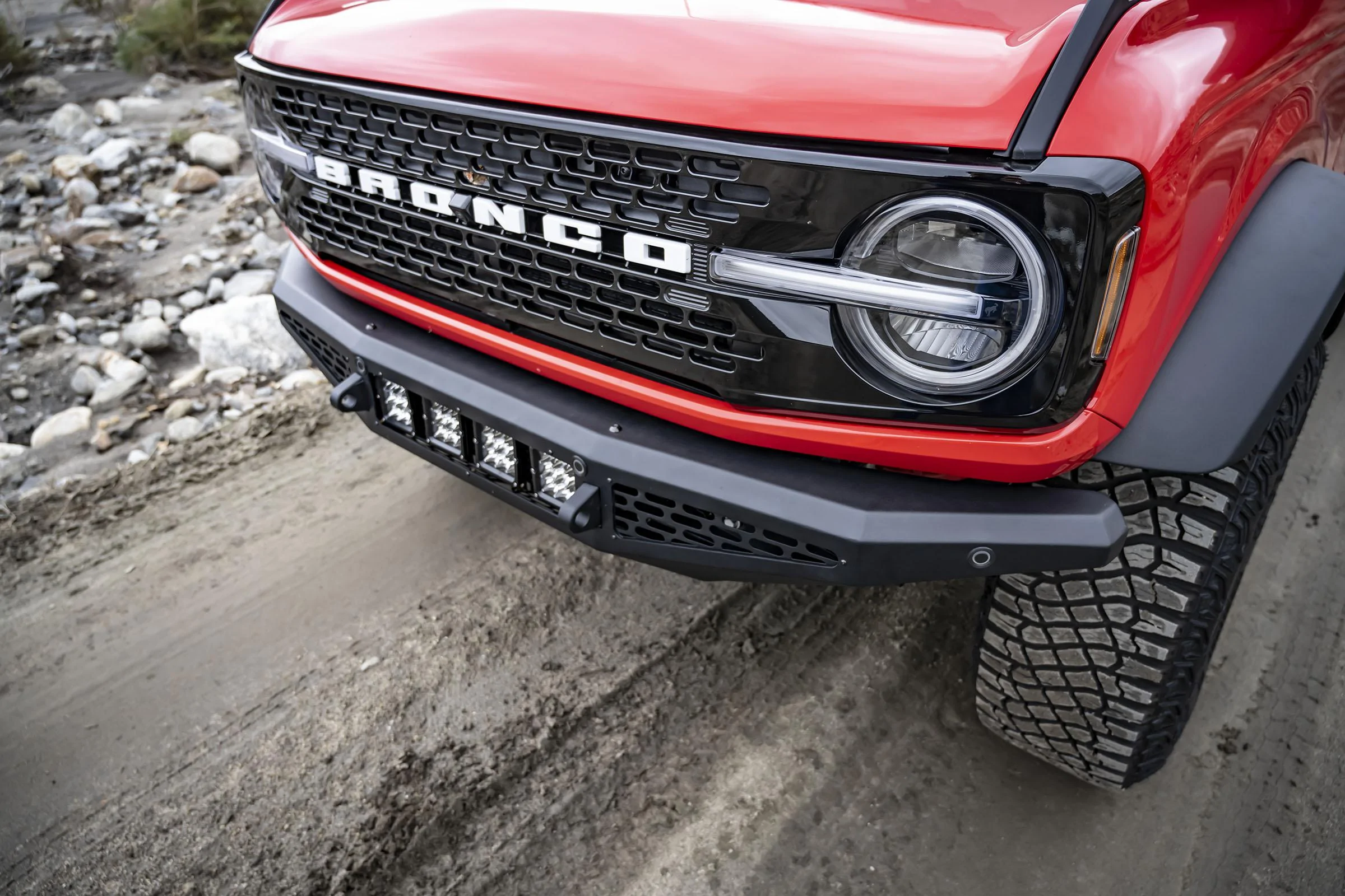 Ford Bronco Lobo Off-Road HNT Front Bumper DTS_2528X-2400
