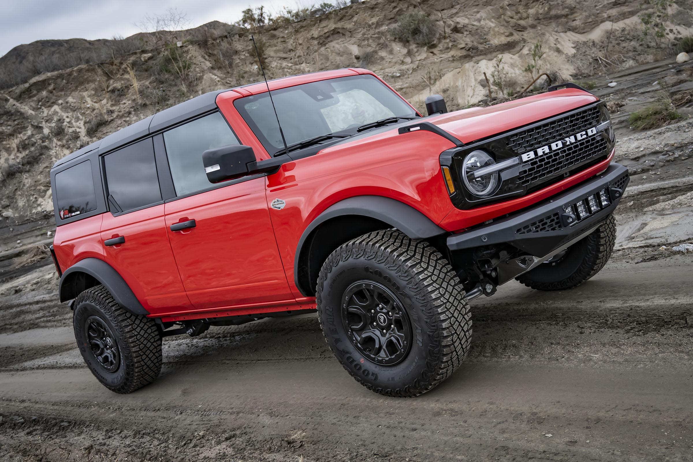 Ford Bronco Lobo Off-Road HNT Front Bumper DTS_2522X-2400w