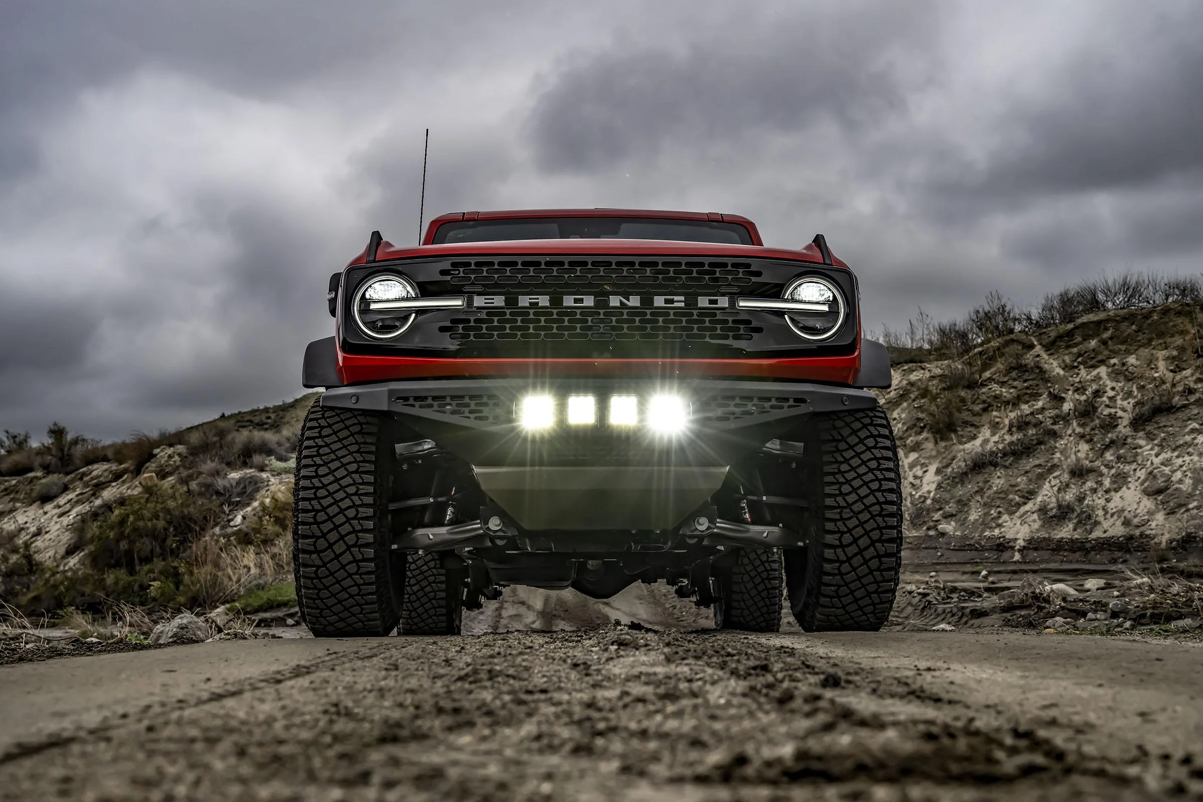 Ford Bronco Lobo Off-Road HNT Front Bumper DTS_2505X-2400
