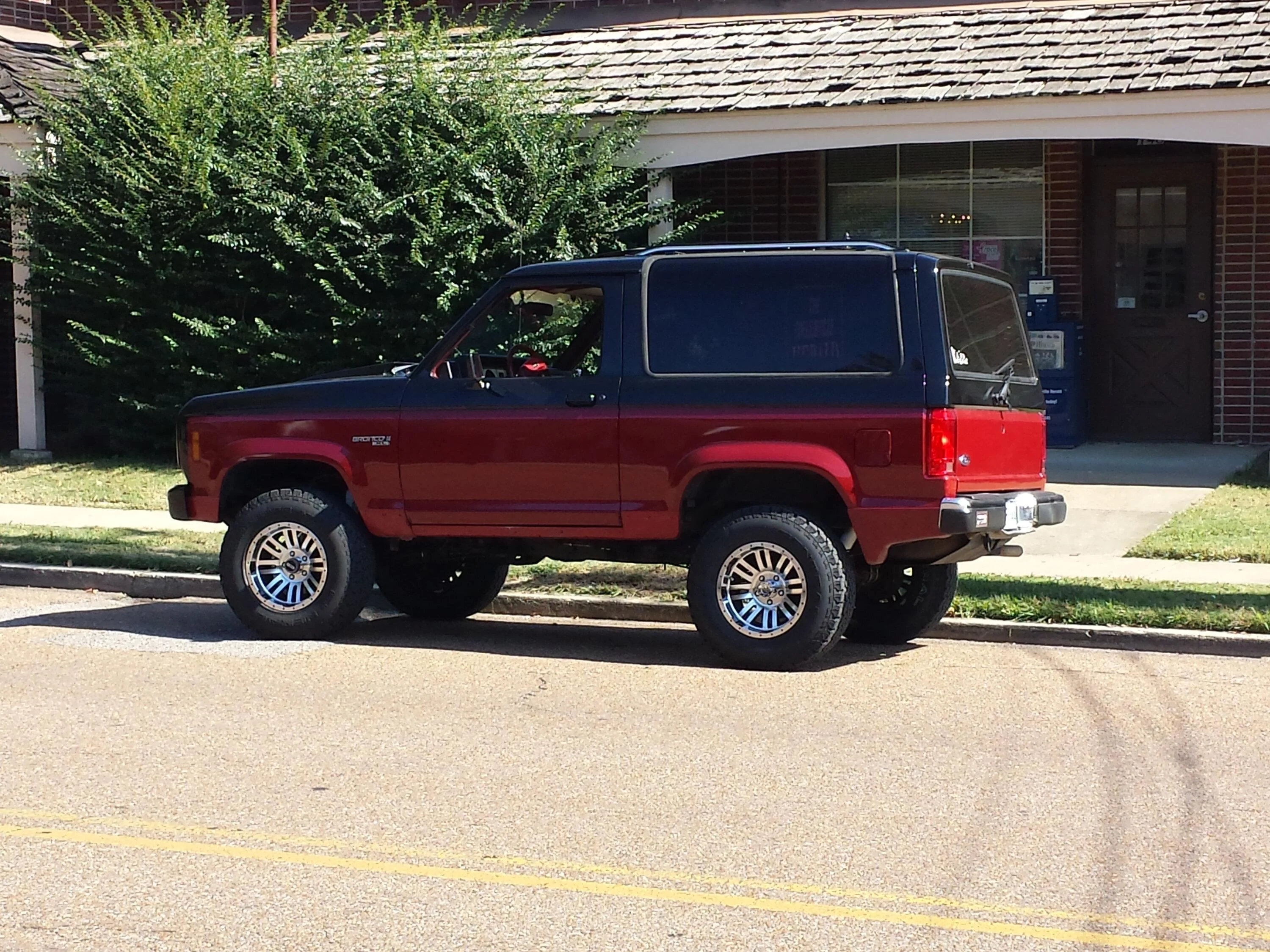 Ford Bronco Where's the Bronco II section? 20141024_123804