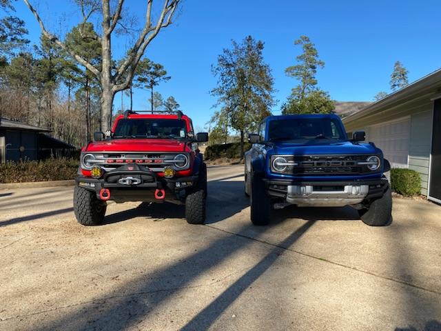 Ford Bronco RACE RED Bronco Club 7500F1C3-2507-4308-A28E-EEF32DAD48E6