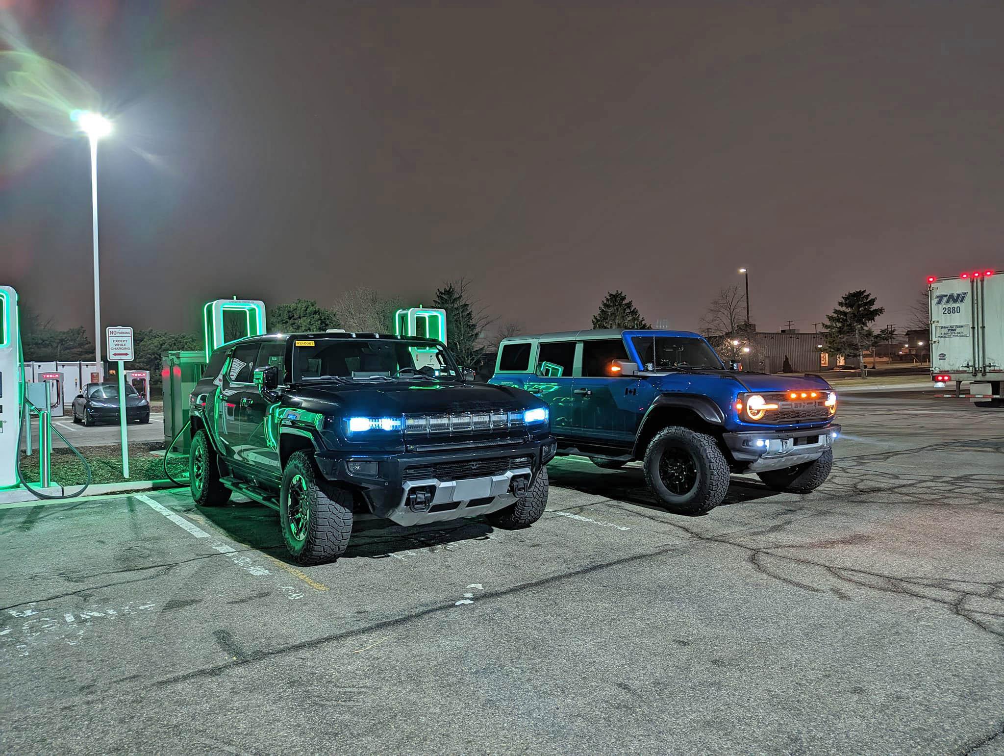 Ford Bronco Bronco Raptor vs New Hummer EV comparison look 323773039_473516888305391_1413420283578645370_n