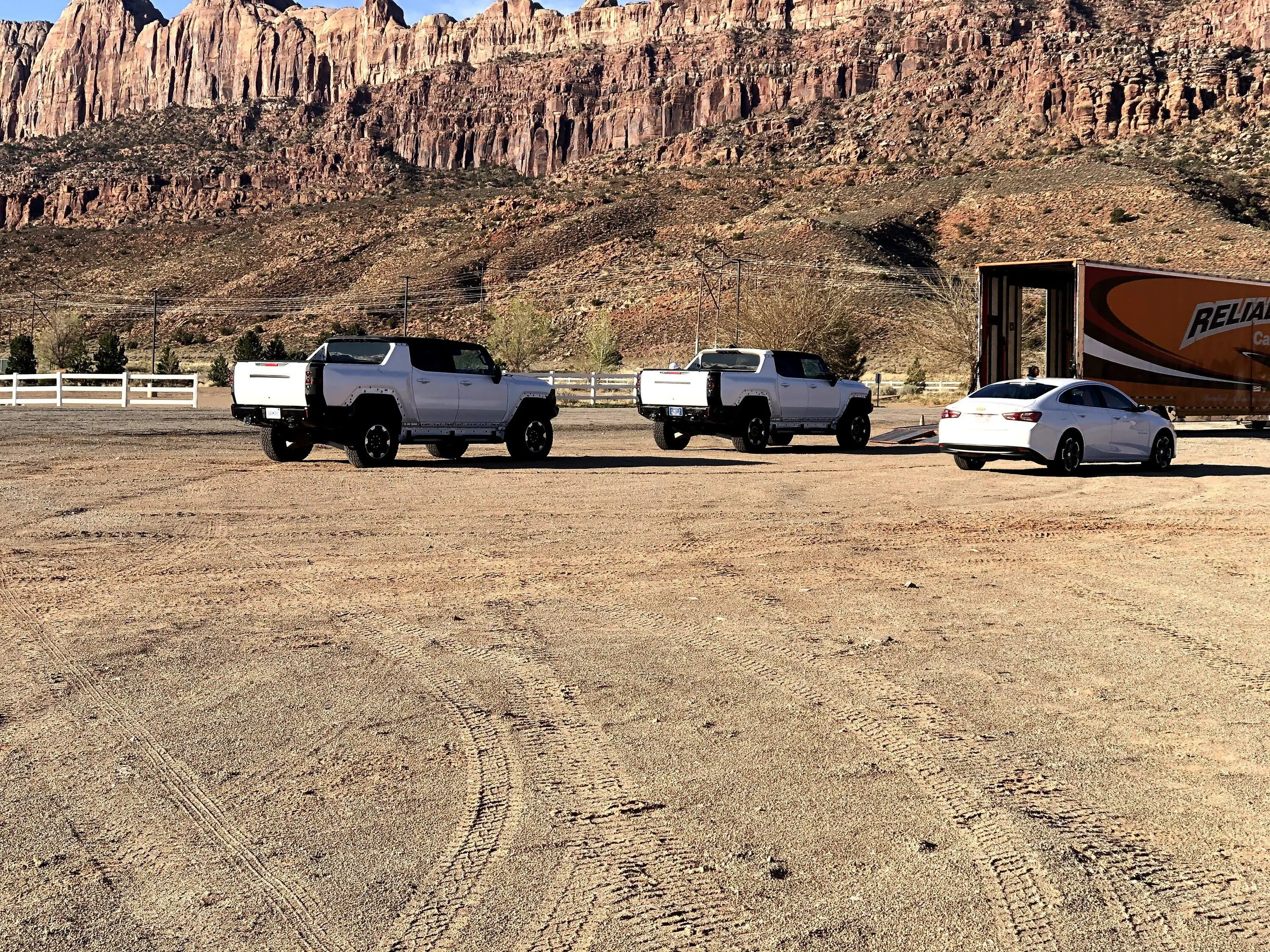 Ford Bronco Bronco Raptor vs New Hummer EV comparison look IMG_2859