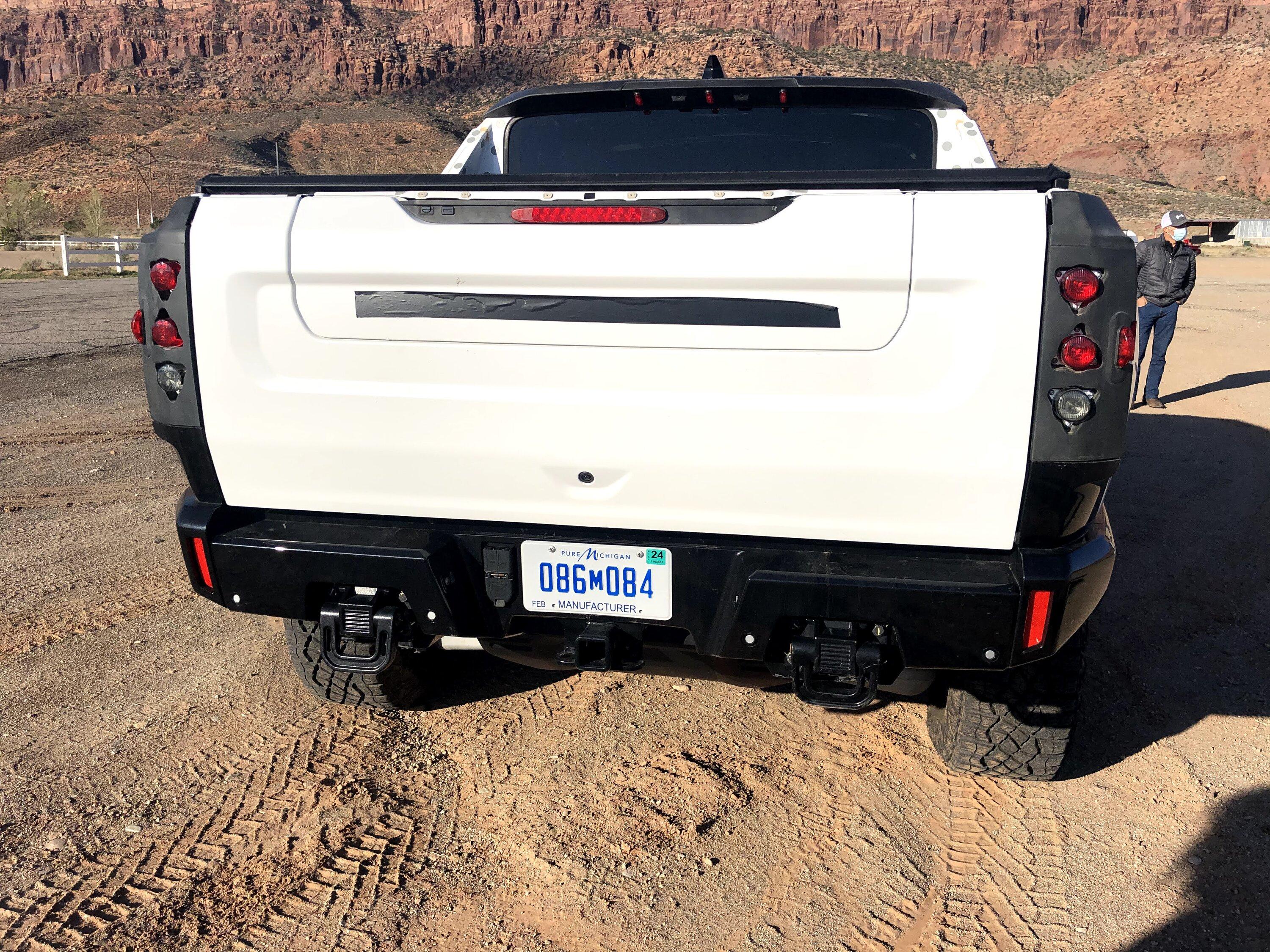 Ford Bronco Bronco Raptor vs New Hummer EV comparison look IMG_2861