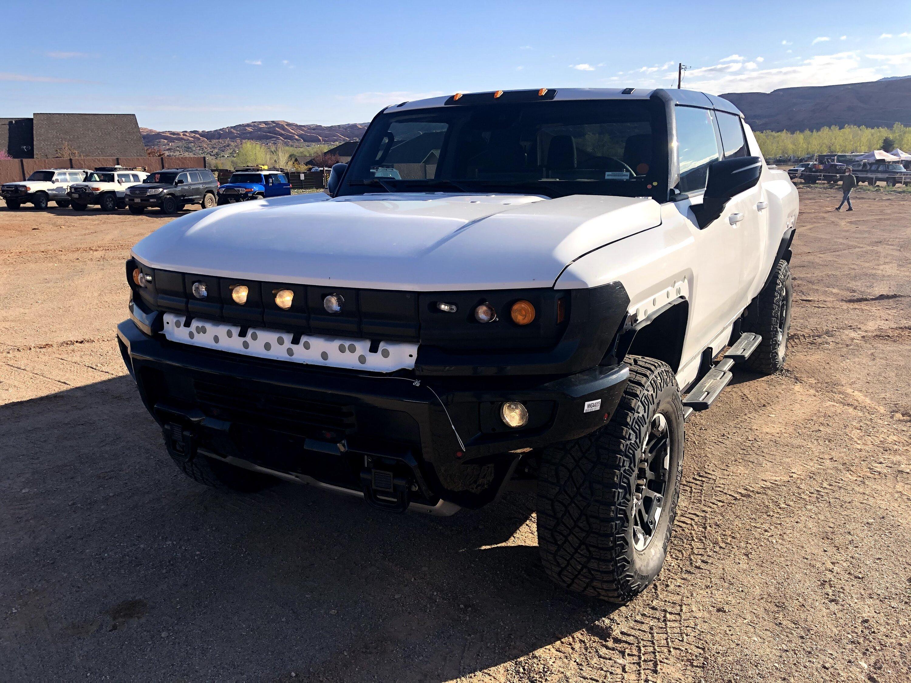 Ford Bronco Bronco Raptor vs New Hummer EV comparison look IMG_2866