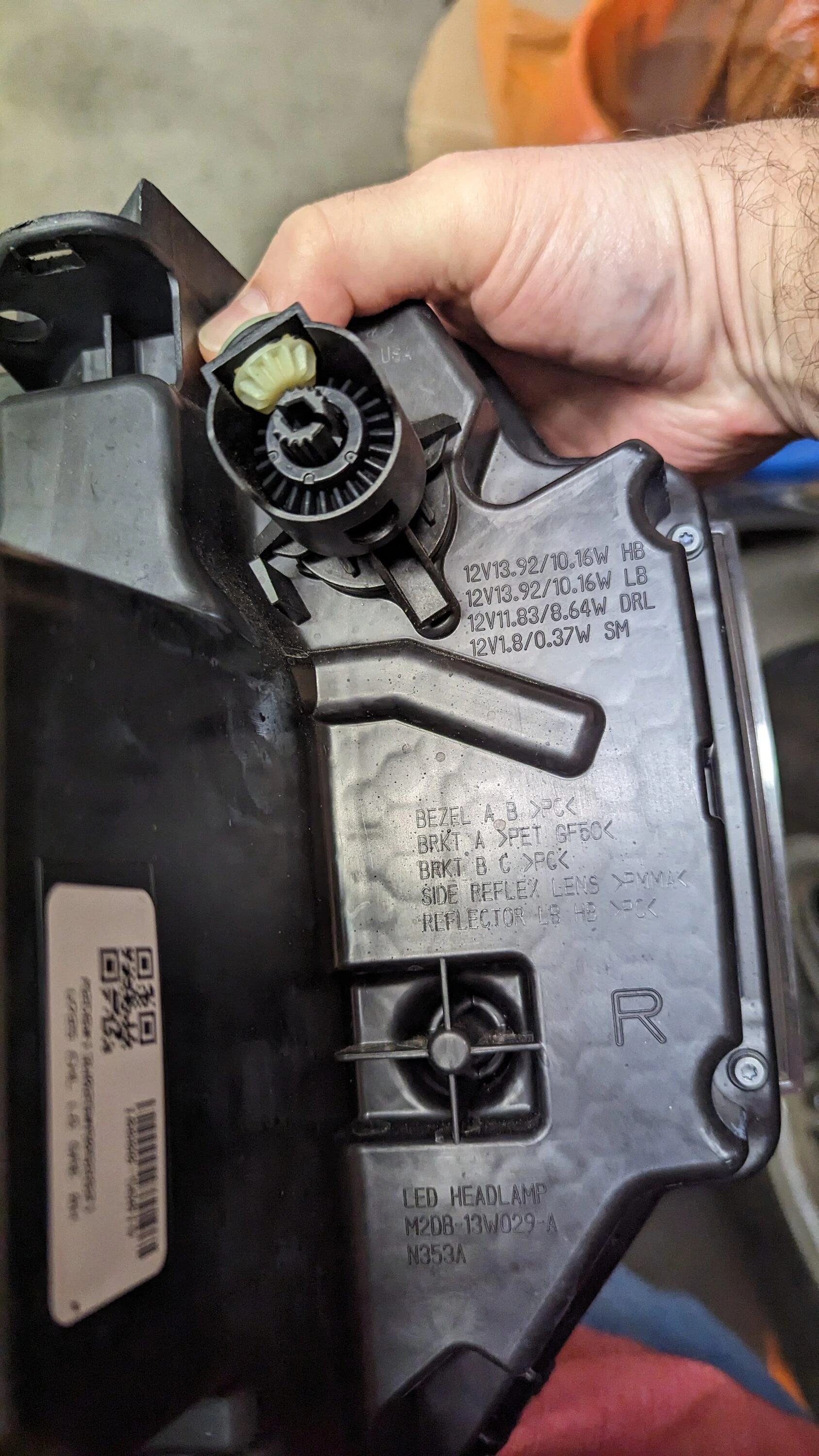 Ford Bronco FRONT HEADLIGHTS - LED Bulb Replacement PXL_20230104_212031922