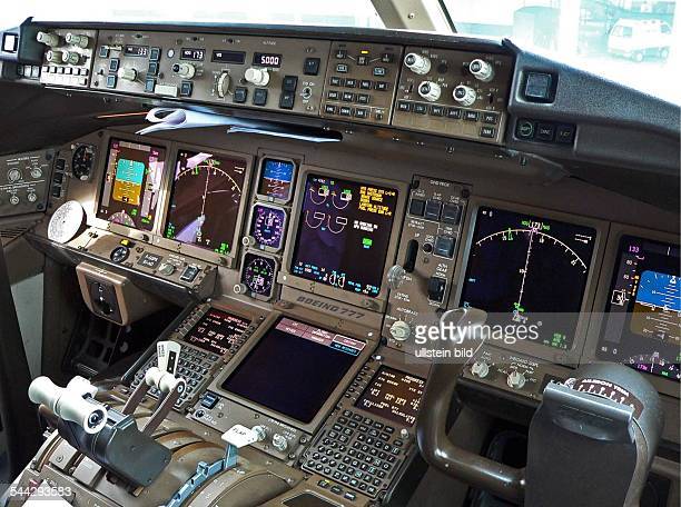 Ford Bronco Can we bully Ford into improving gauge cluster? t-flugverkehr-cockpit-einer-air-france-boeing-b777