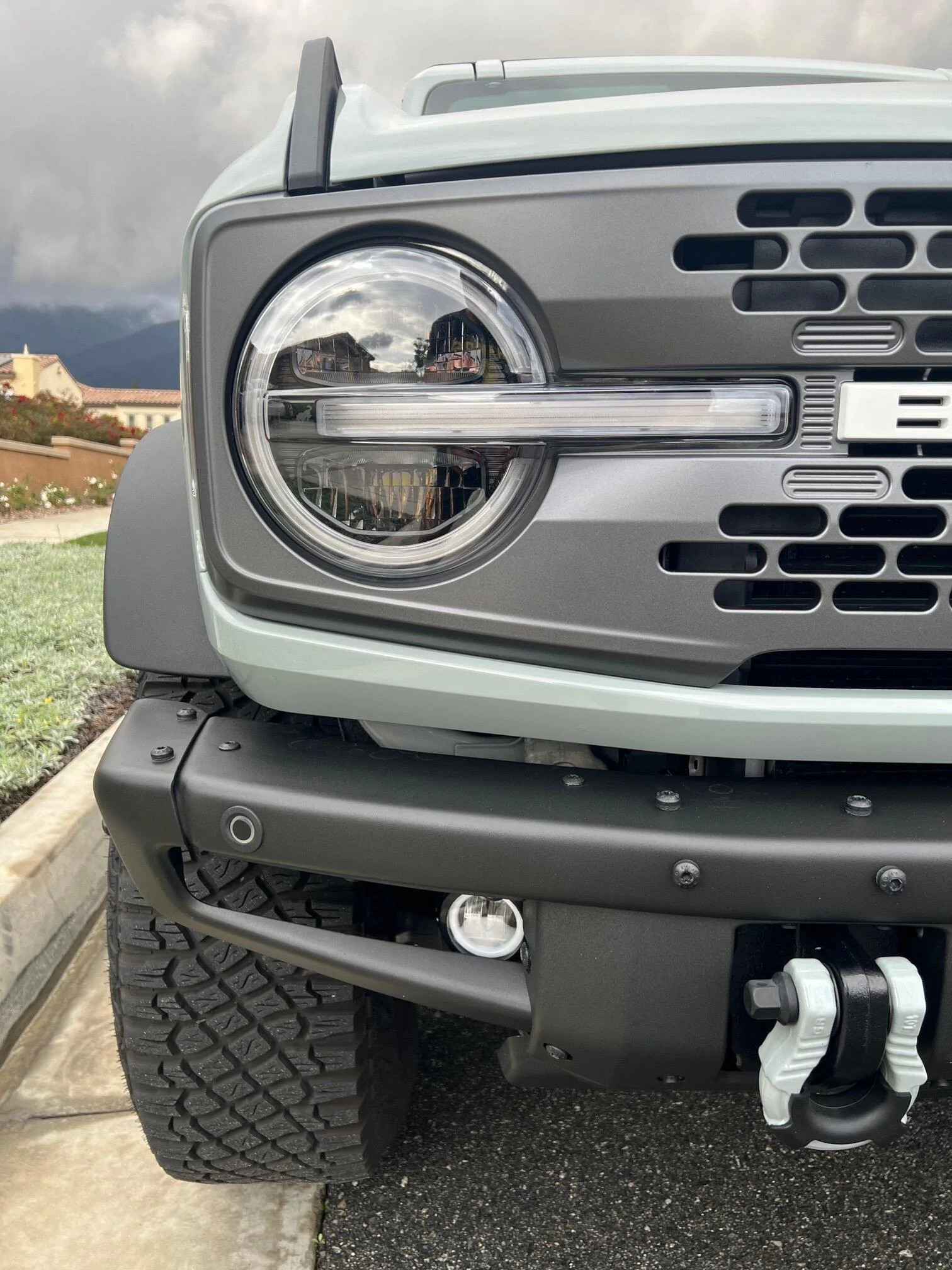 Ford Bronco DIY Fogs and Grill Marker Lights IMG_8786