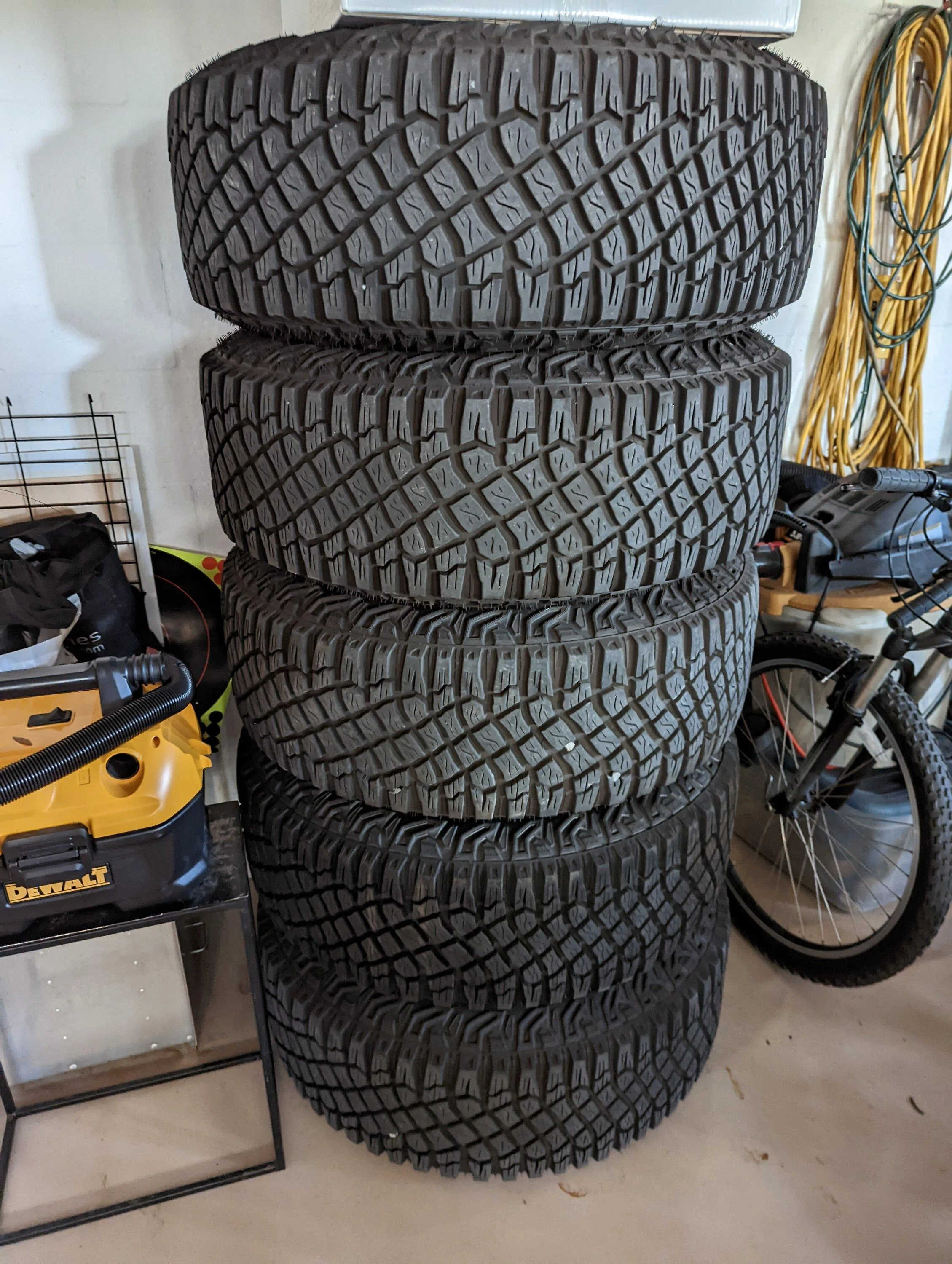 Ford Bronco FS: Badlands Tires and Wheels PXL_20230108_135502364