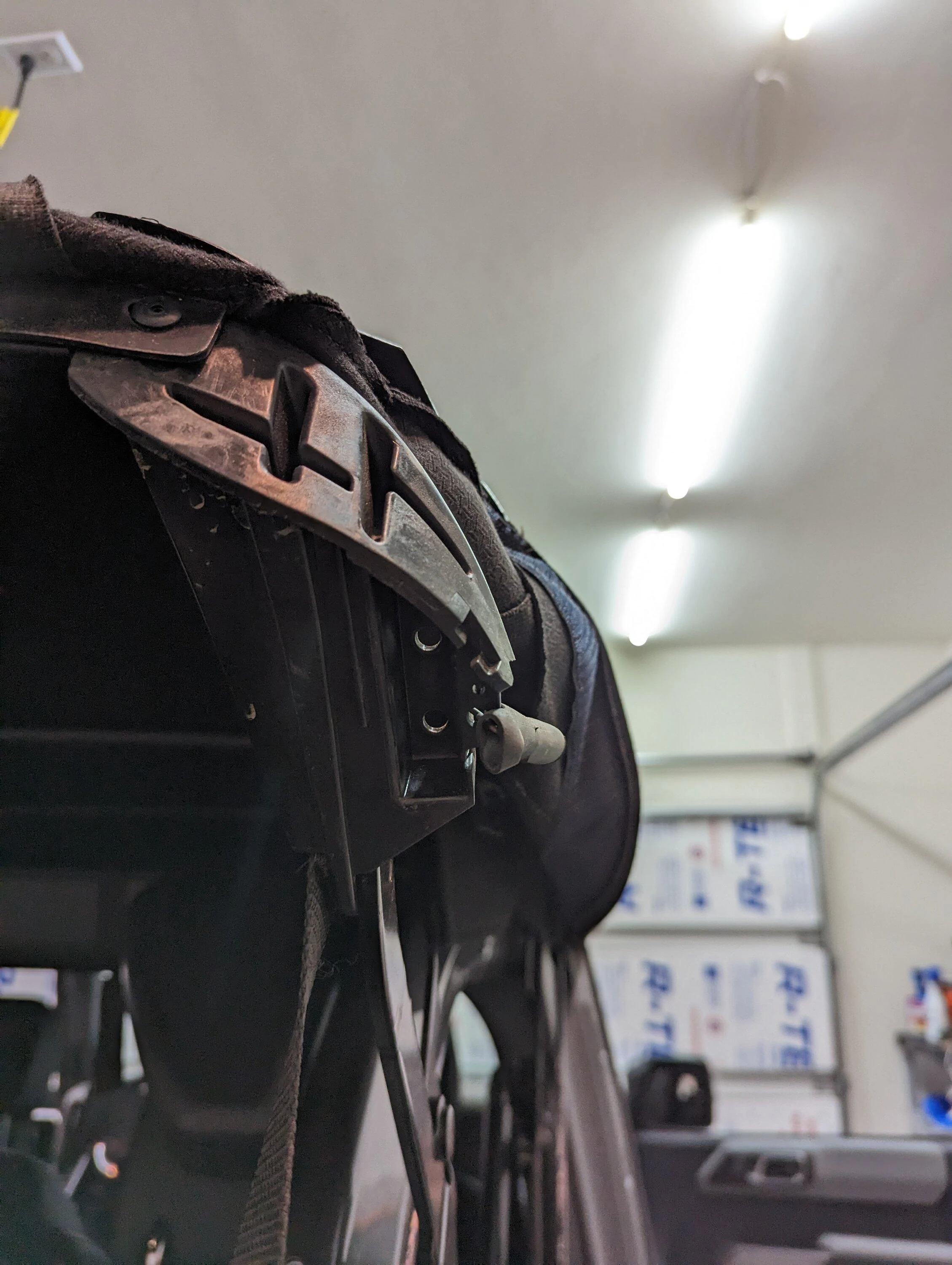 Ford Bronco Missing part from soft top? PXL_20230101_174836917