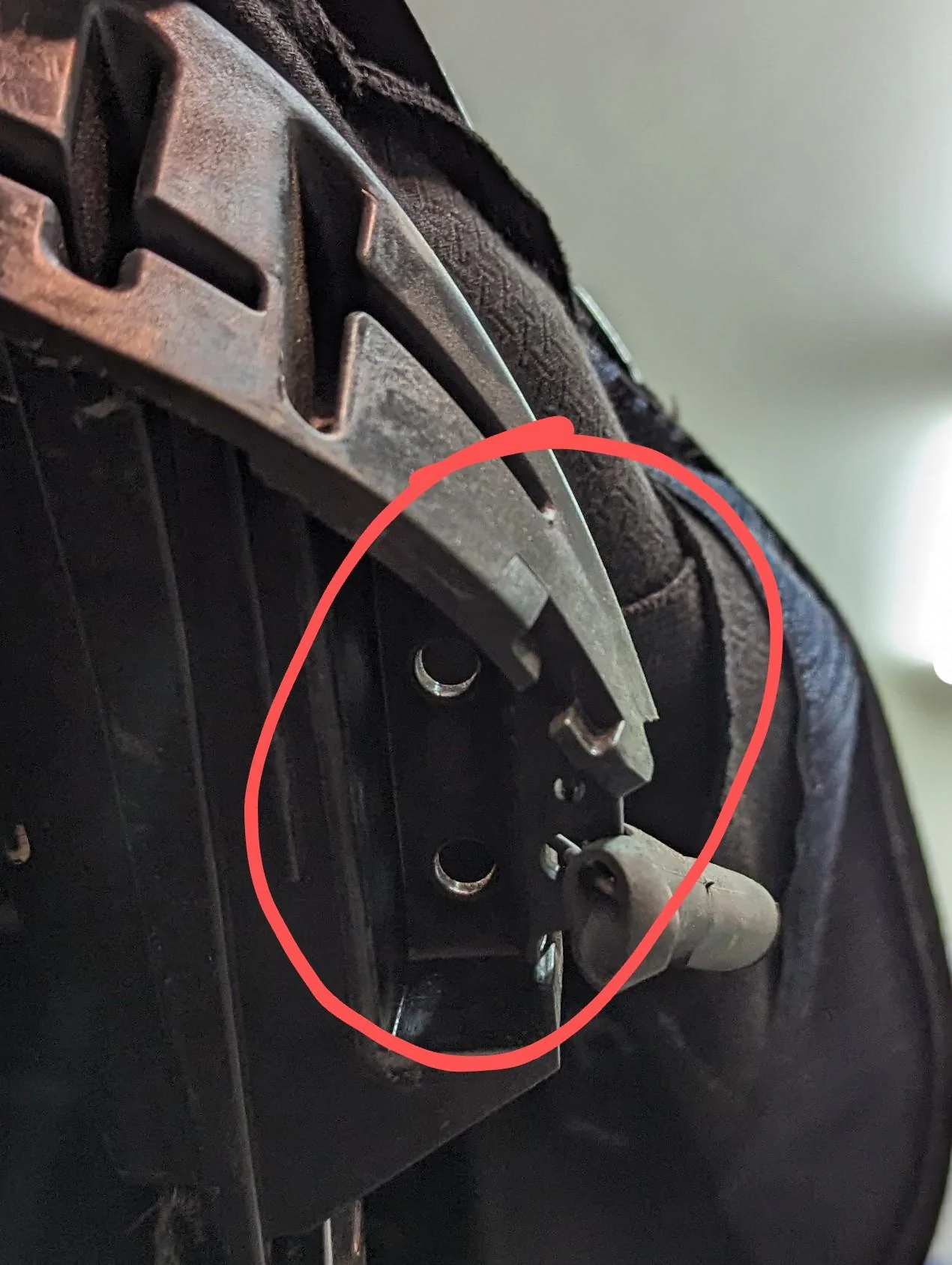 Ford Bronco Missing part from soft top? PXL_20230101_174836917~2